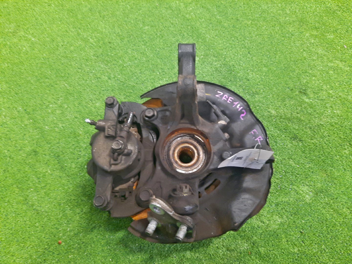 Ступица правая передняя TOYOTA AXIO, COROLLA FIELDER, COROLLA  AXIO, FIELDER NZE141, ZRE142, ZRE142G, NZE141G 1NZ-FE, 2ZR-FAE, 2ZR-FE 2 ракурс