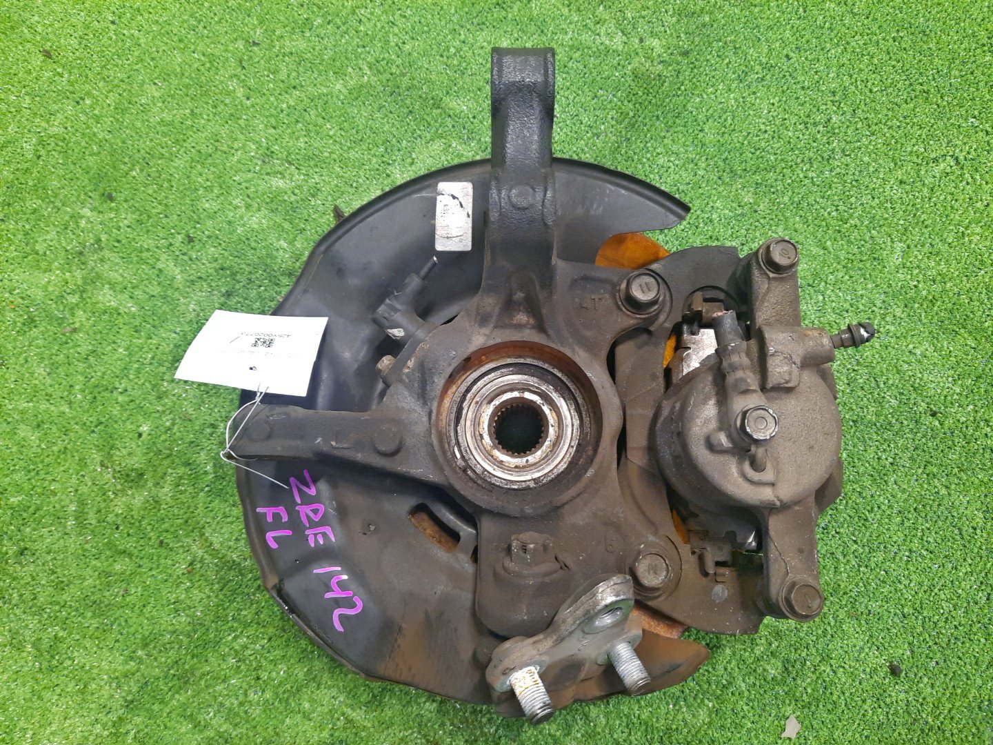 Ступица левая передняя TOYOTA AXIO, COROLLA FIELDER, COROLLA  AXIO, FIELDER NZE141, ZRE142, ZRE142G, NZE141G 1NZ-FE, 2ZR-FAE, 2ZR-FE 2 ракурс