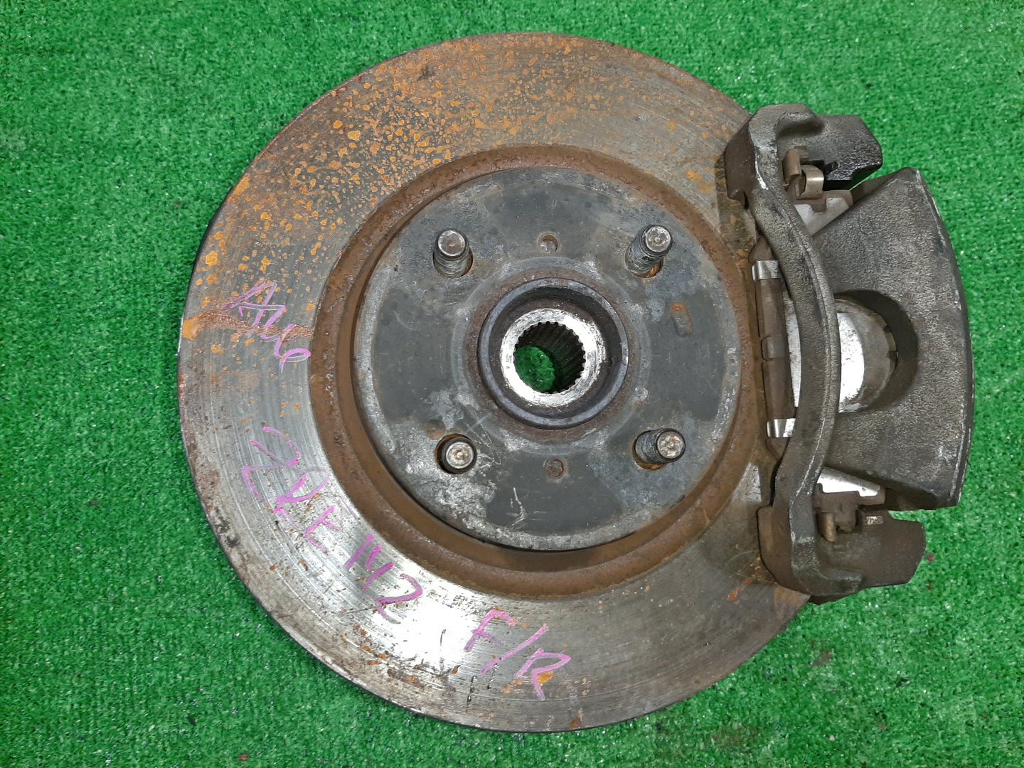 Ступица правая передняя TOYOTA AXIO, COROLLA FIELDER, COROLLA  AXIO, FIELDER NZE141, ZRE142, ZRE142G, NZE141G 1NZ-FE, 2ZR-FAE, 2ZR-FE 1 ракурс