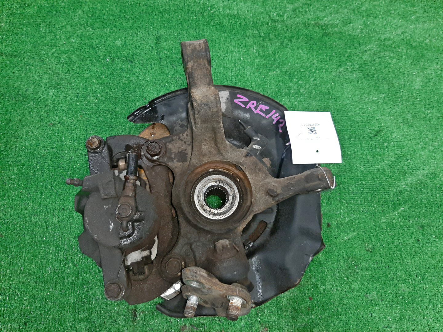 Ступица правая передняя TOYOTA AXIO, COROLLA FIELDER, COROLLA  AXIO, FIELDER NZE141, ZRE142, ZRE142G, NZE141G 1NZ-FE, 2ZR-FAE, 2ZR-FE 2 ракурс