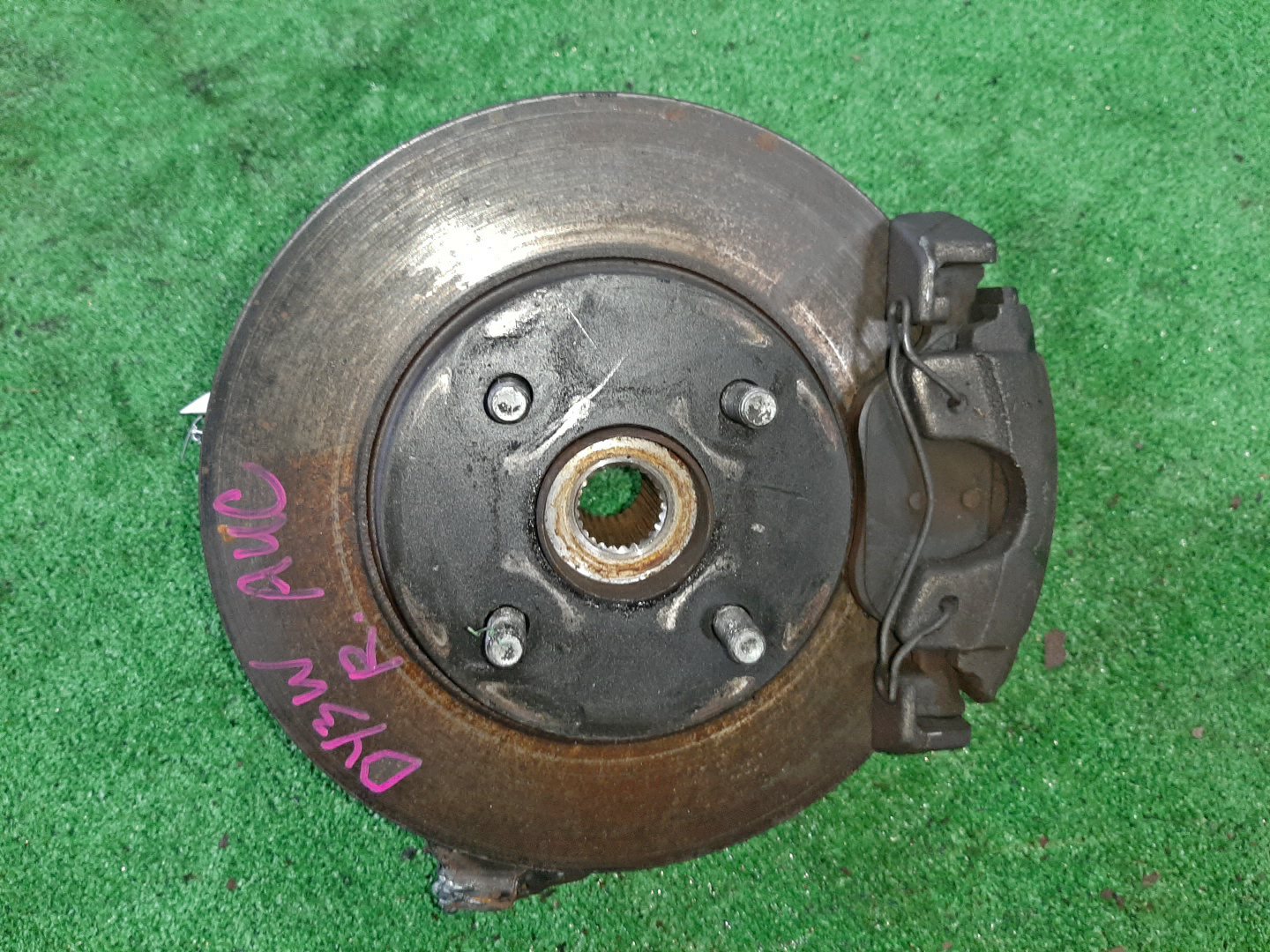 Ступица правая передняя MAZDA DEMIO, VERISA DY3W, DY5W, DY3R, DY5R, DC5R, DC5W ZJ-VE, ZY-VE 1 ракурс Ступица правая передняя MAZDA DEMIO, VERISA DY3W, DY5W, DY3R, DY5R, DC5R, DC5W ZJ-VE, ZY-VE 1 ракурс