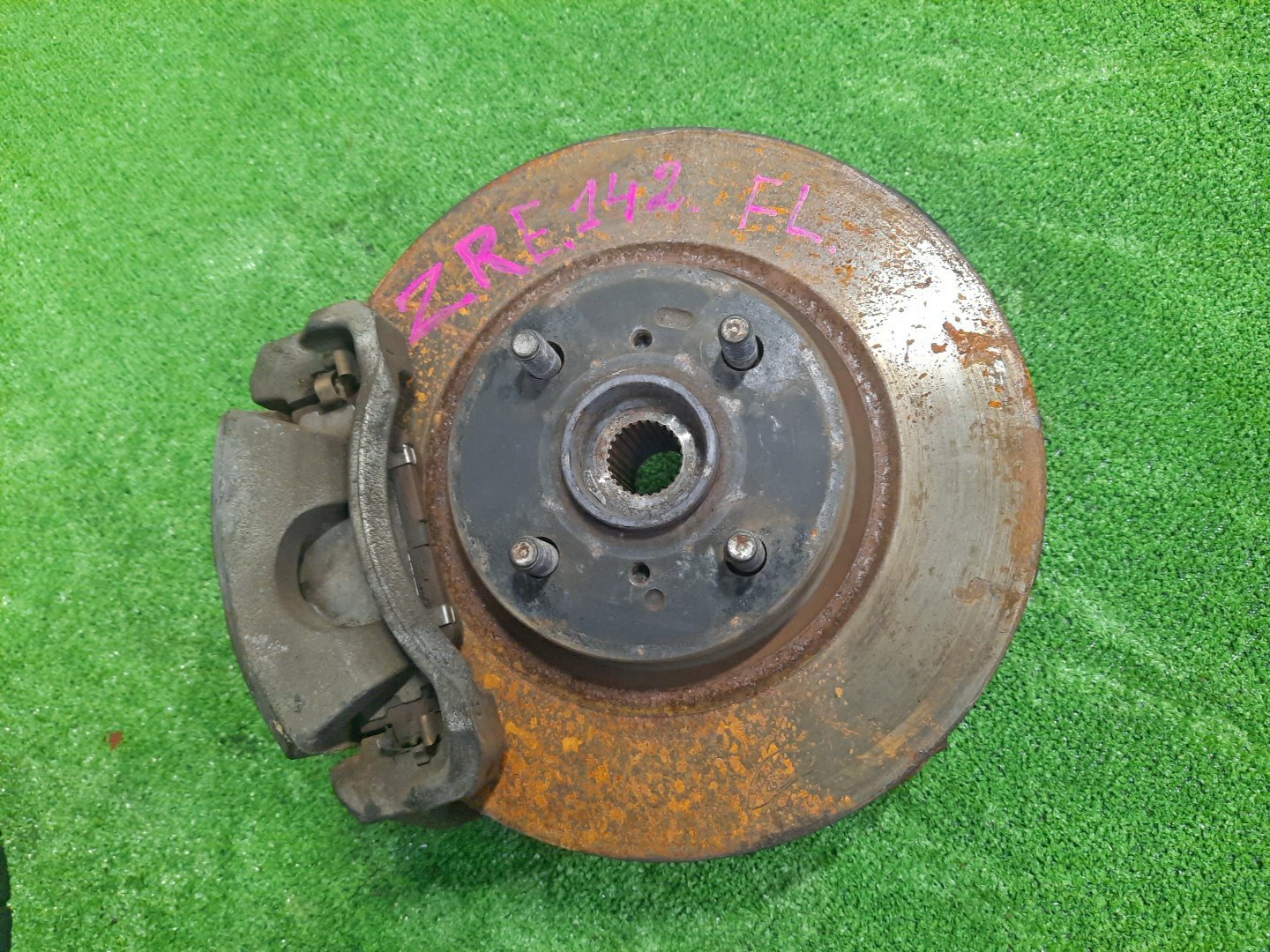 Ступица левая передняя TOYOTA AXIO, COROLLA FIELDER, COROLLA  AXIO, FIELDER NZE141, ZRE142, ZRE142G, NZE141G 1NZ-FE, 2ZR-FAE, 2ZR-FE 1 ракурс