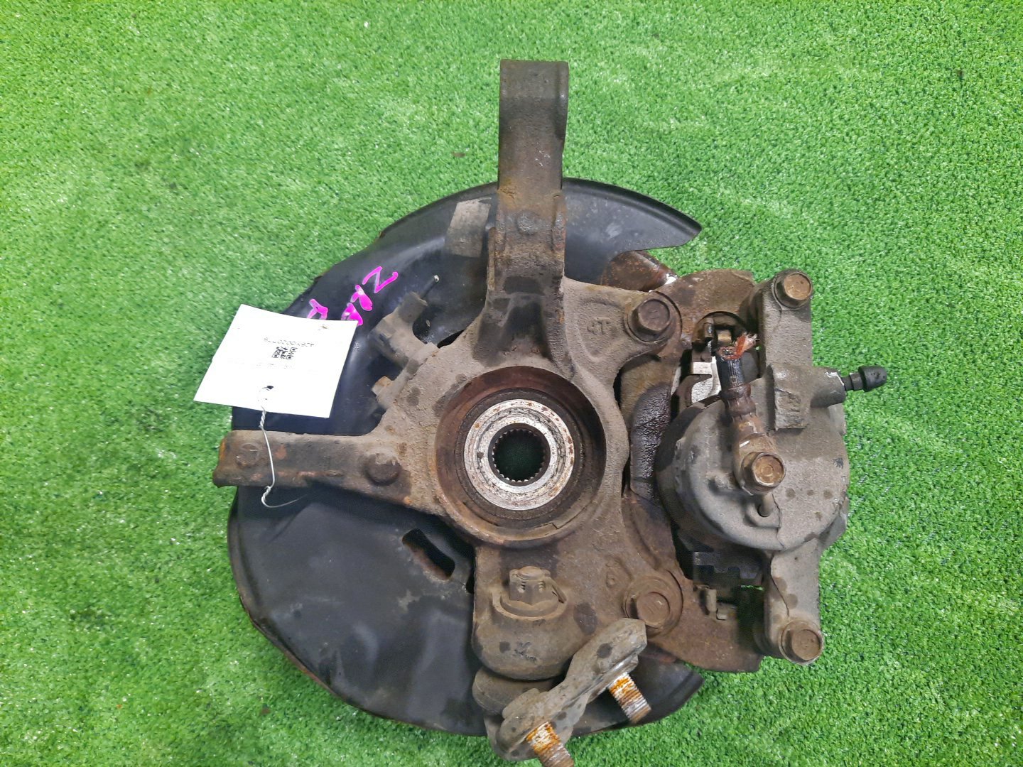 Ступица левая передняя TOYOTA AXIO, COROLLA FIELDER, COROLLA  AXIO, FIELDER NZE141, ZRE142, ZRE142G, NZE141G 1NZ-FE, 2ZR-FAE, 2ZR-FE 2 ракурс