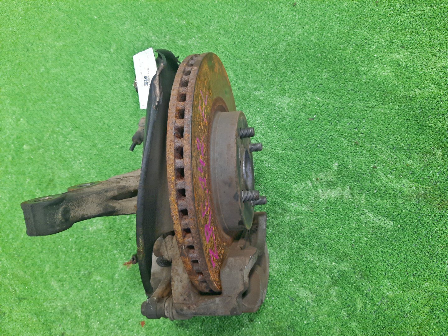 Ступица левая передняя TOYOTA AXIO, COROLLA FIELDER, COROLLA  AXIO, FIELDER NZE141, ZRE142, ZRE142G, NZE141G 1NZ-FE, 2ZR-FAE, 2ZR-FE 3 ракурс