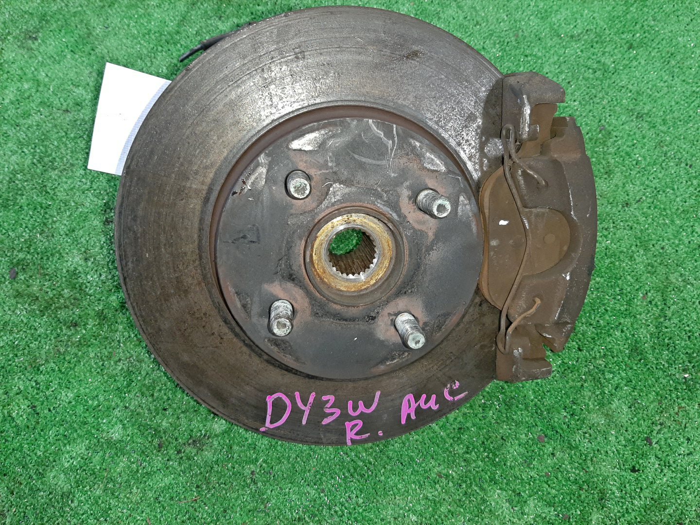 Ступица правая передняя MAZDA DEMIO, VERISA DY3W, DY5W, DY3R, DY5R, DC5R, DC5W ZJ-VE, ZY-VE 1 ракурс Ступица правая передняя MAZDA DEMIO, VERISA DY3W, DY5W, DY3R, DY5R, DC5R, DC5W ZJ-VE, ZY-VE 1 ракурс