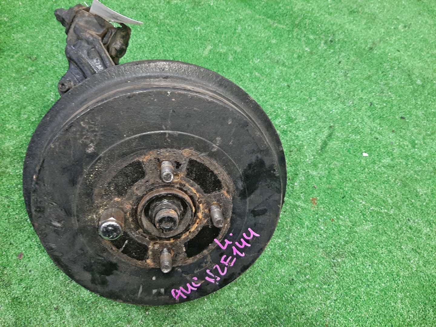 Ступица левая задняя TOYOTA AXIO, COROLLA FIELDER, COROLLA  AXIO, FIELDER NZE144, ZRE144, ZRE144G, NZE144G 1NZ-FE, 2ZR-FAE, 2ZR-FE 1 ракурс