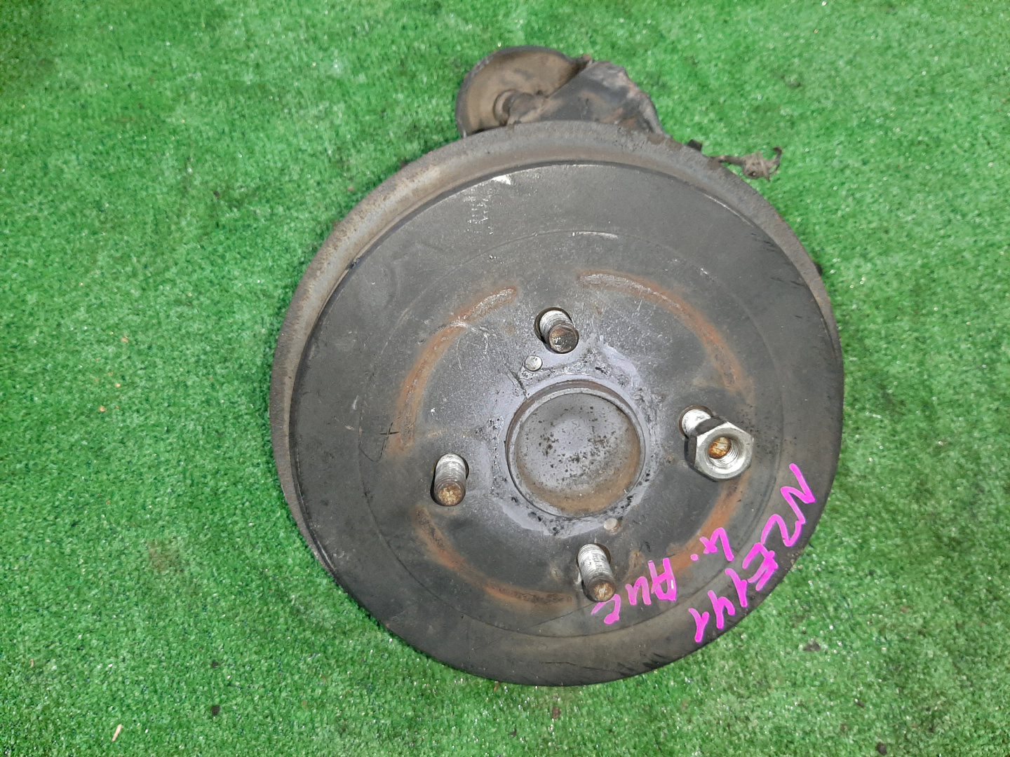 Ступица левая задняя TOYOTA AXIO, COROLLA FIELDER, COROLLA  AXIO, FIELDER NZE141, ZRE142, ZRE142G, NZE141G 1NZ-FE, 2ZR-FAE, 2ZR-FE 1 ракурс