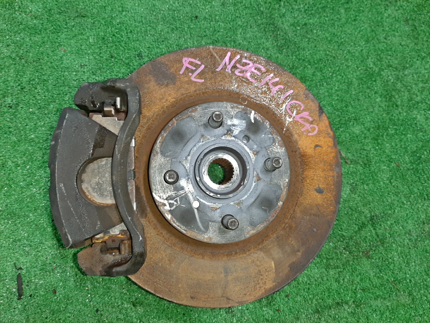 Ступица левая передняя TOYOTA AXIO, COROLLA FIELDER, COROLLA  AXIO, FIELDER NZE141, ZRE142, ZRE142G, NZE141G 1NZ-FE, 2ZR-FAE, 2ZR-FE 1 ракурс