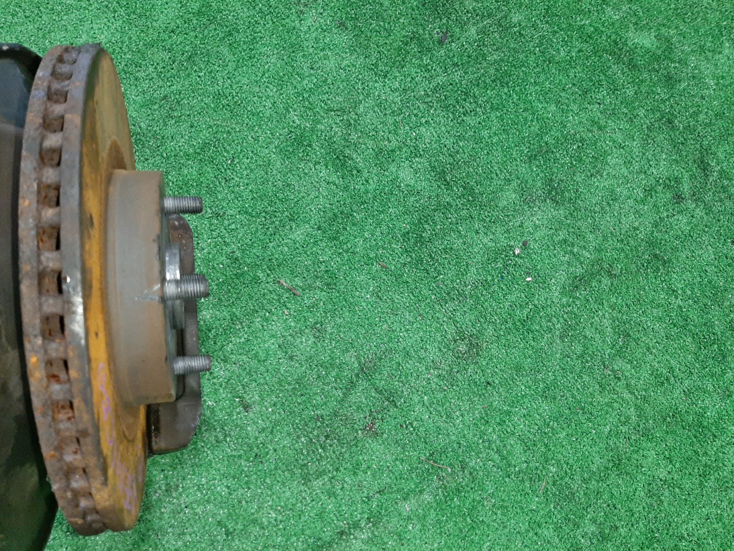Ступица левая передняя TOYOTA AXIO, COROLLA FIELDER, COROLLA  AXIO, FIELDER NZE141, ZRE142, ZRE142G, NZE141G 1NZ-FE, 2ZR-FAE, 2ZR-FE 3 ракурс