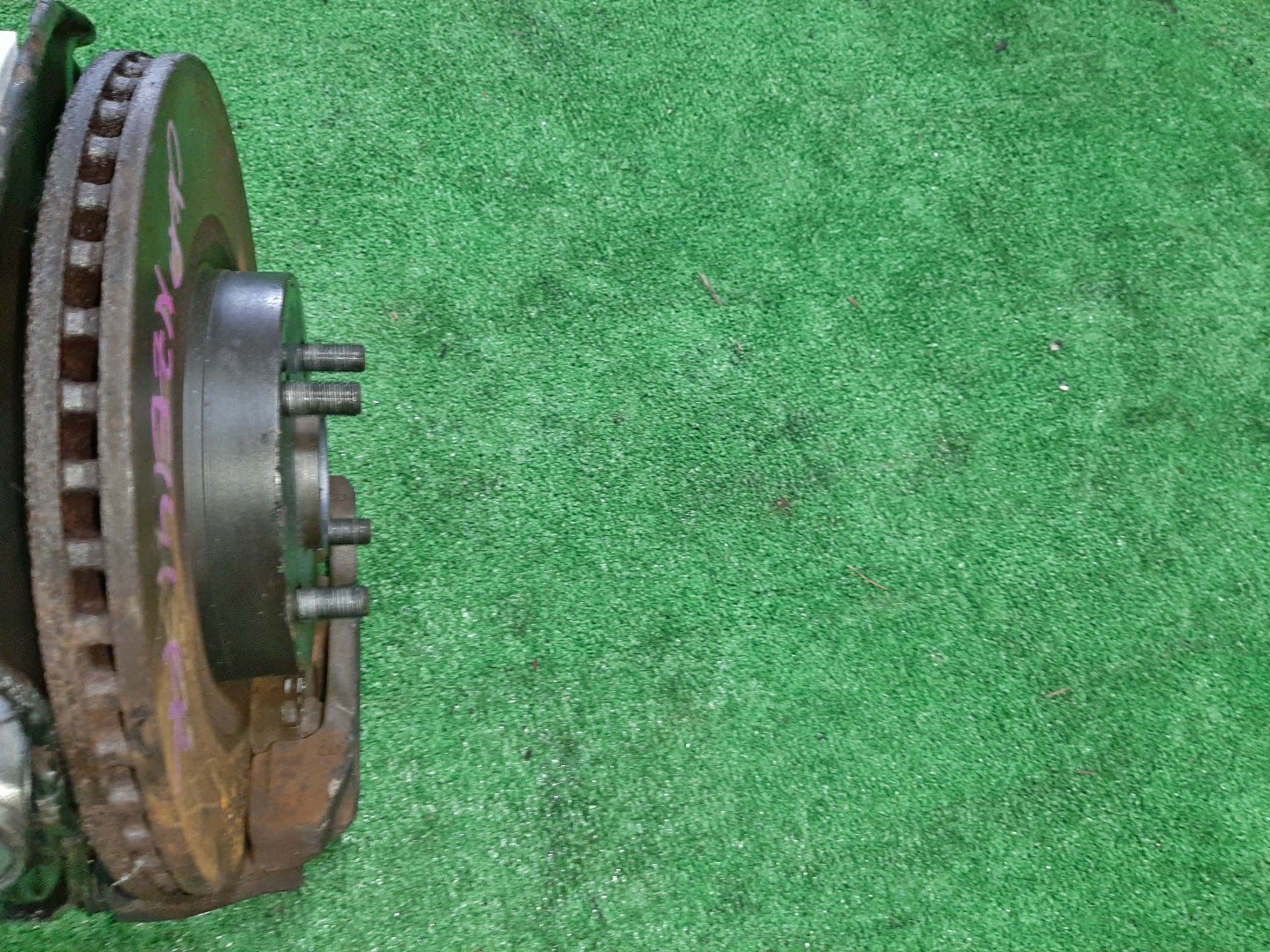 Ступица правая передняя TOYOTA AXIO, COROLLA FIELDER, COROLLA  AXIO, FIELDER NZE141, ZRE142, ZRE142G, NZE141G 1NZ-FE, 2ZR-FAE, 2ZR-FE 3 ракурс