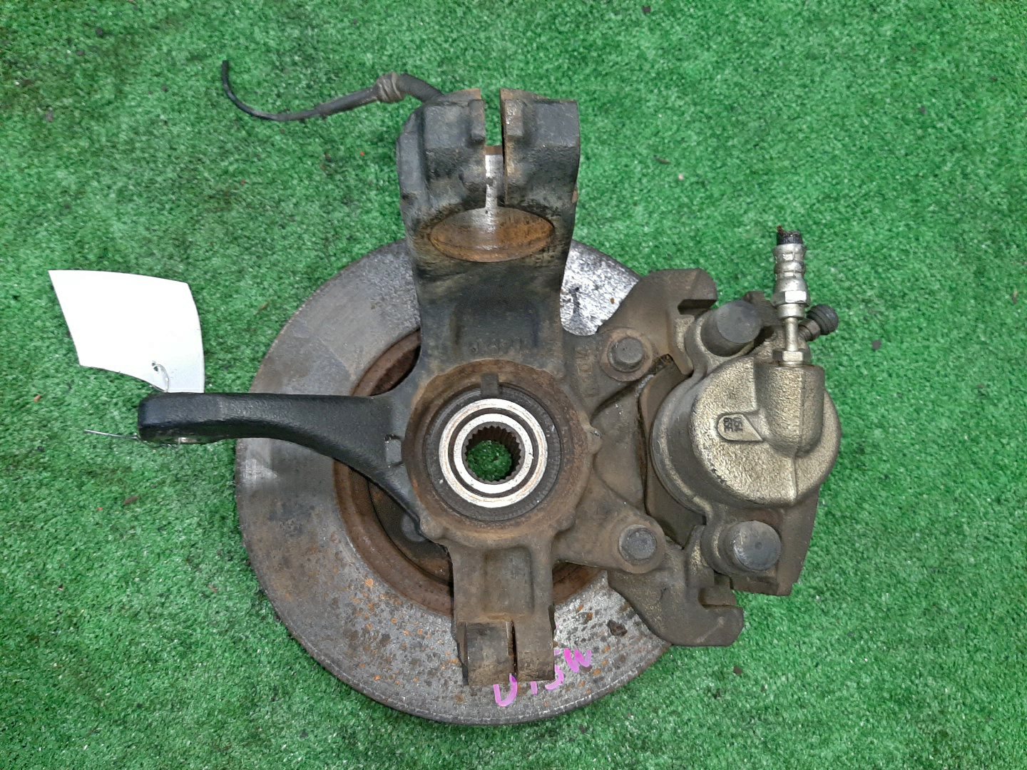 Ступица левая передняя MAZDA DEMIO, VERISA DY3W, DY5W, DY3R, DY5R, DC5R, DC5W ZJ-VE, ZY-VE 2 ракурс