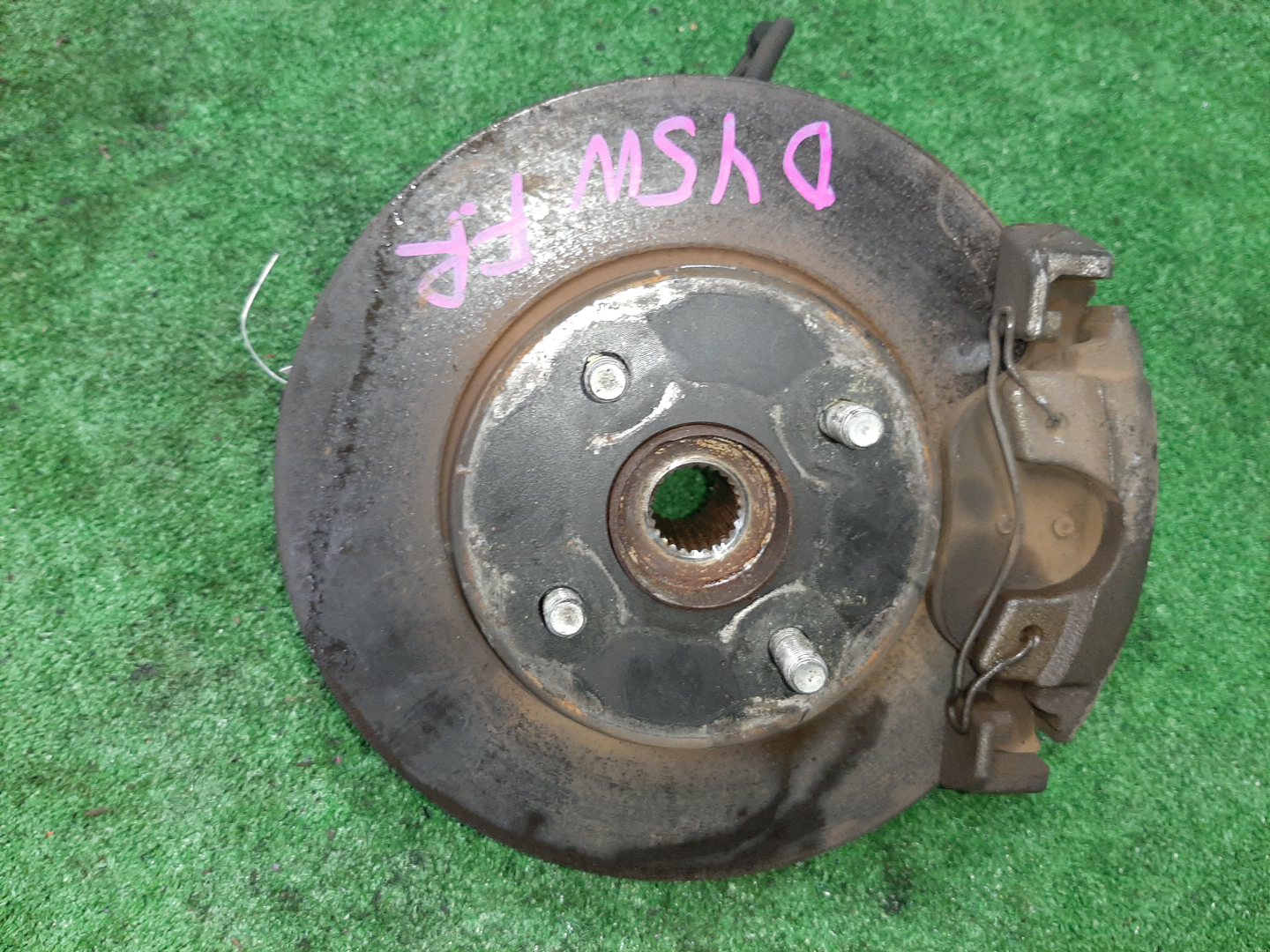 Ступица правая передняя MAZDA DEMIO, VERISA DY3W, DY5W, DY3R, DY5R, DC5R, DC5W ZJ-VE, ZY-VE 1 ракурс Ступица правая передняя MAZDA DEMIO, VERISA DY3W, DY5W, DY3R, DY5R, DC5R, DC5W ZJ-VE, ZY-VE 1 ракурс