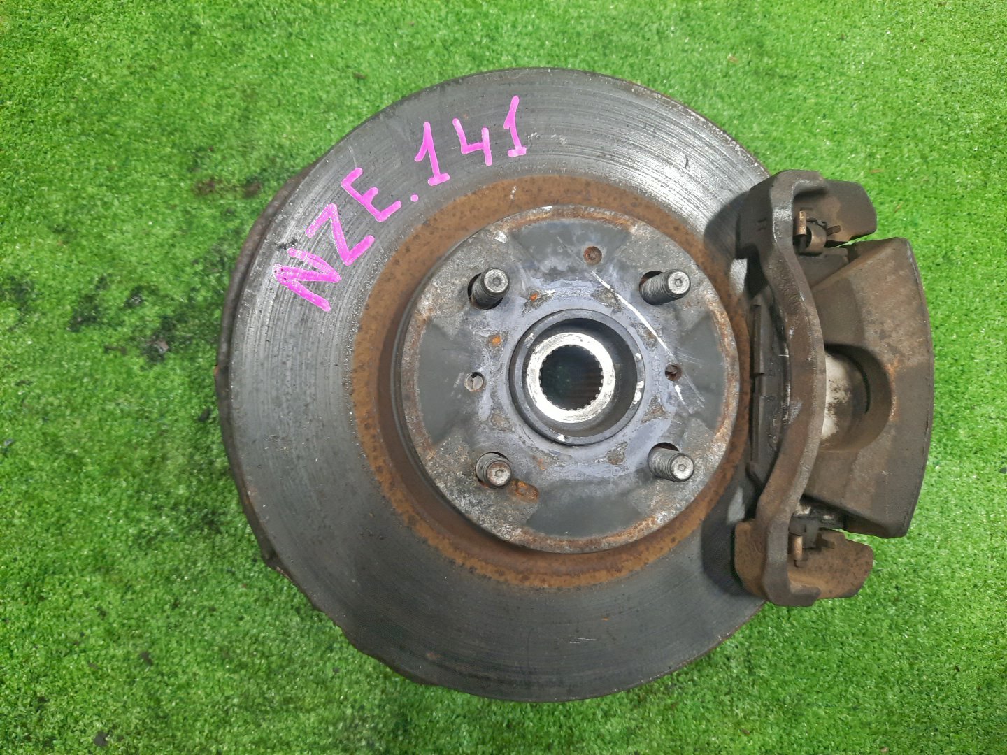 Ступица правая передняя TOYOTA AXIO, COROLLA FIELDER, COROLLA  AXIO, FIELDER NZE141, ZRE142, ZRE142G, NZE141G 1NZ-FE, 2ZR-FAE, 2ZR-FE 1 ракурс