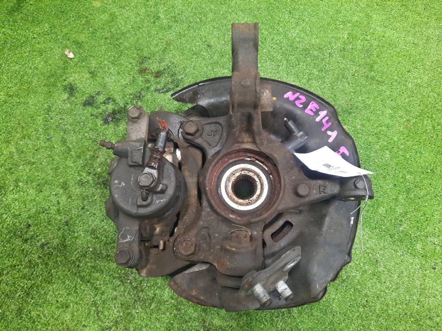 Ступица правая передняя TOYOTA AXIO, COROLLA FIELDER, COROLLA  AXIO, FIELDER NZE141, ZRE142, ZRE142G, NZE141G 1NZ-FE, 2ZR-FAE, 2ZR-FE 2 ракурс