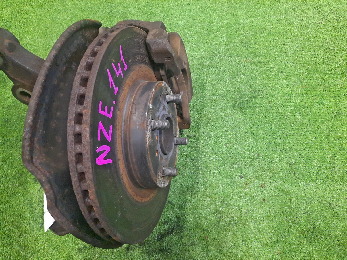 Ступица правая передняя TOYOTA AXIO, COROLLA FIELDER, COROLLA  AXIO, FIELDER NZE141, ZRE142, ZRE142G, NZE141G 1NZ-FE, 2ZR-FAE, 2ZR-FE 3 ракурс