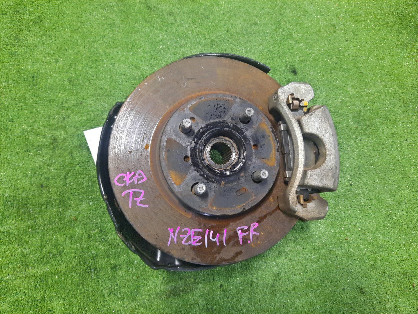 Ступица правая передняя TOYOTA AXIO, COROLLA FIELDER, COROLLA  AXIO, FIELDER NZE141, ZRE142, ZRE142G, NZE141G 1NZ-FE, 2ZR-FAE, 2ZR-FE 1 ракурс