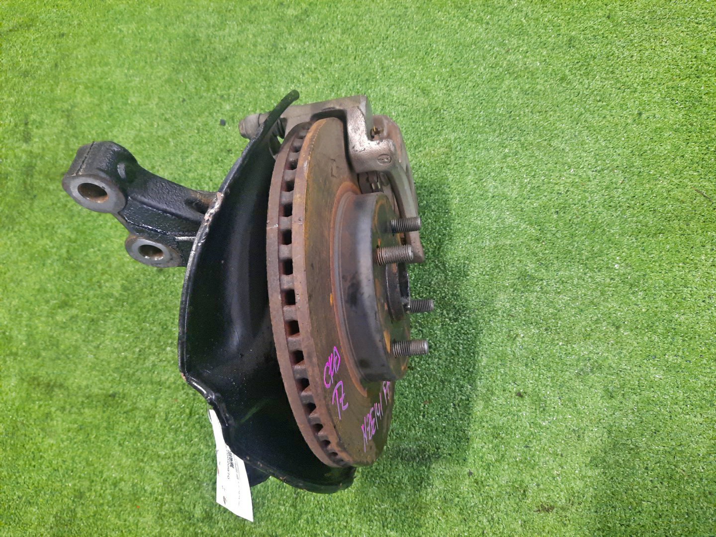 Ступица правая передняя TOYOTA AXIO, COROLLA FIELDER, COROLLA  AXIO, FIELDER NZE141, ZRE142, ZRE142G, NZE141G 1NZ-FE, 2ZR-FAE, 2ZR-FE 3 ракурс