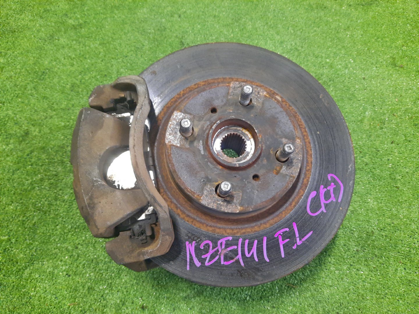 Ступица левая передняя TOYOTA AXIO, COROLLA FIELDER, COROLLA  AXIO, FIELDER NZE141, ZRE142, ZRE142G, NZE141G 1NZ-FE, 2ZR-FAE, 2ZR-FE 1 ракурс