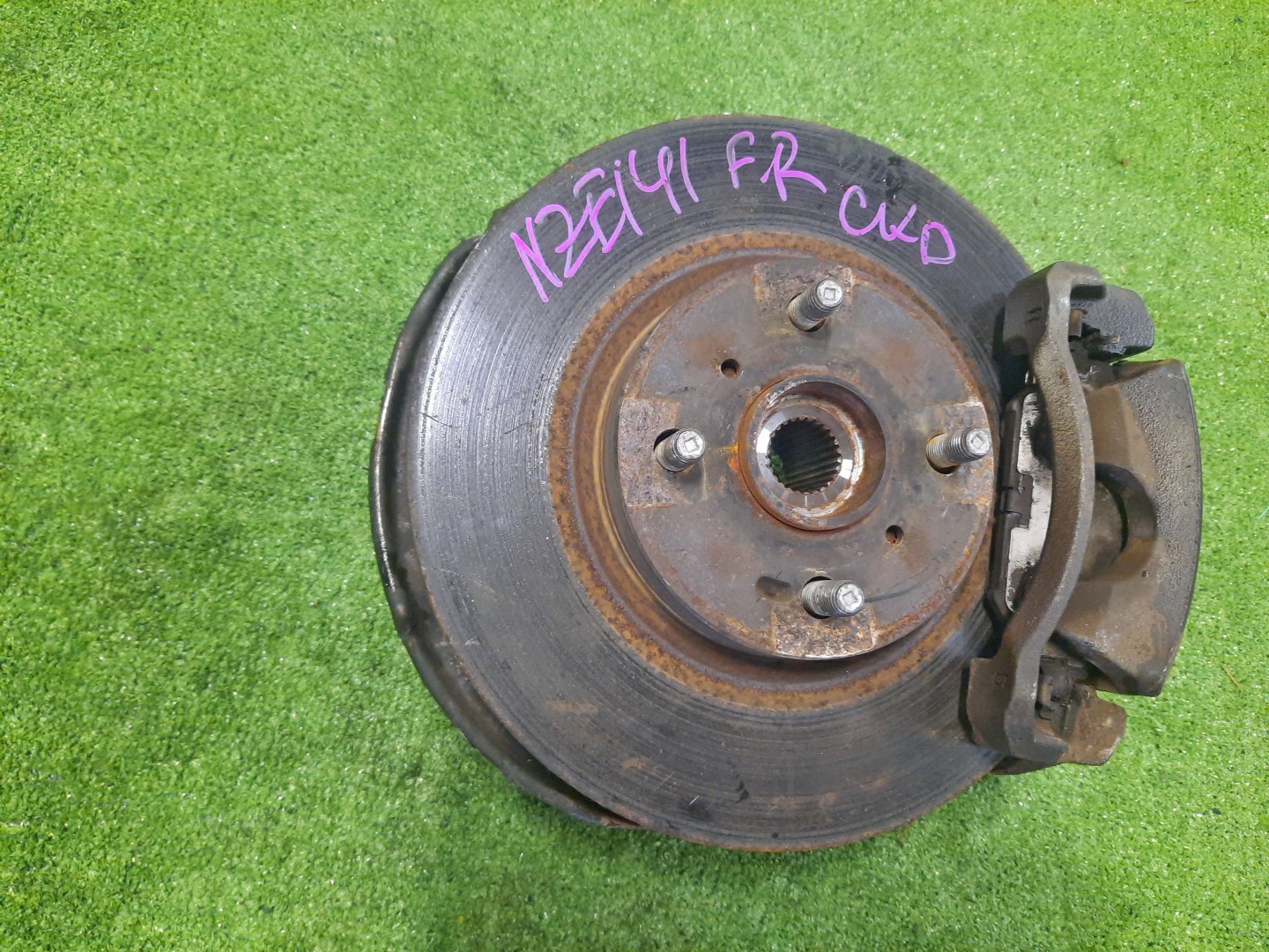 Ступица правая передняя TOYOTA AXIO, COROLLA FIELDER, COROLLA  AXIO, FIELDER NZE141, ZRE142, ZRE142G, NZE141G 1NZ-FE, 2ZR-FAE, 2ZR-FE 1 ракурс