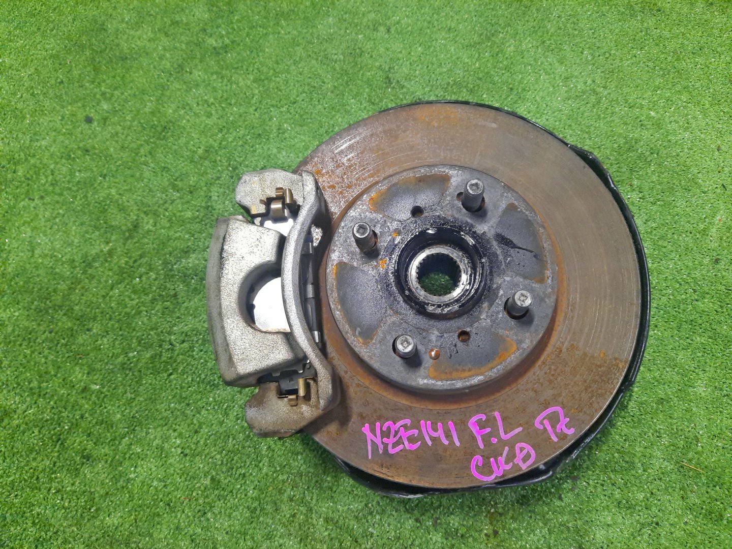Ступица левая передняя TOYOTA AXIO, COROLLA FIELDER, COROLLA  AXIO, FIELDER NZE141, ZRE142, ZRE142G, NZE141G 1NZ-FE, 2ZR-FAE, 2ZR-FE 1 ракурс