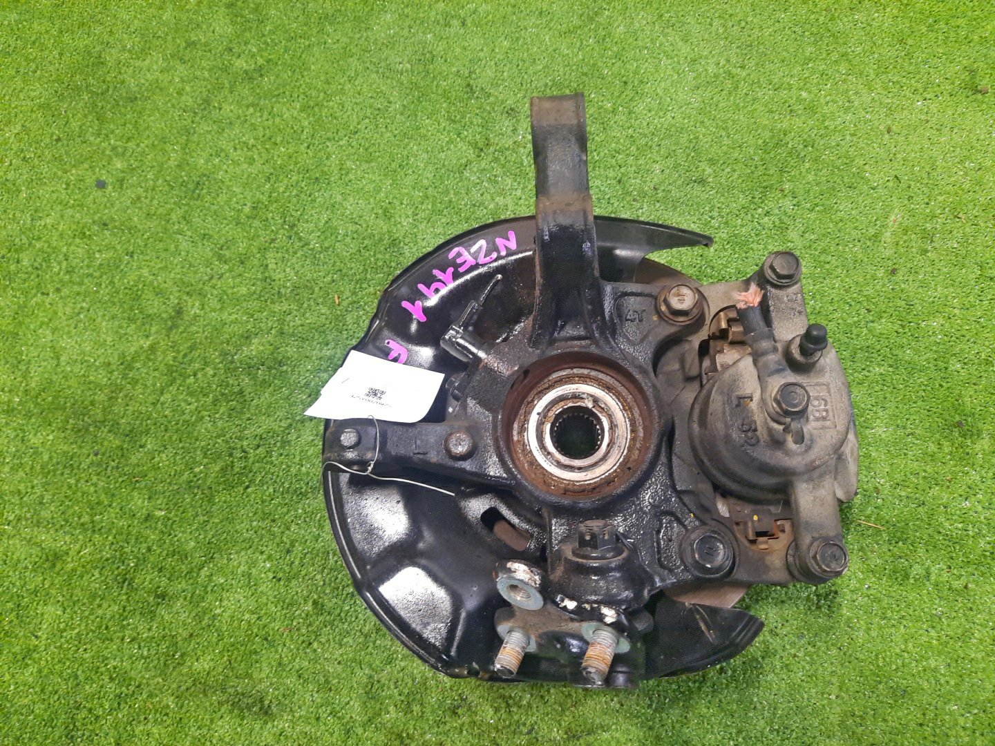 Ступица левая передняя TOYOTA AXIO, COROLLA FIELDER, COROLLA  AXIO, FIELDER NZE141, ZRE142, ZRE142G, NZE141G 1NZ-FE, 2ZR-FAE, 2ZR-FE 2 ракурс