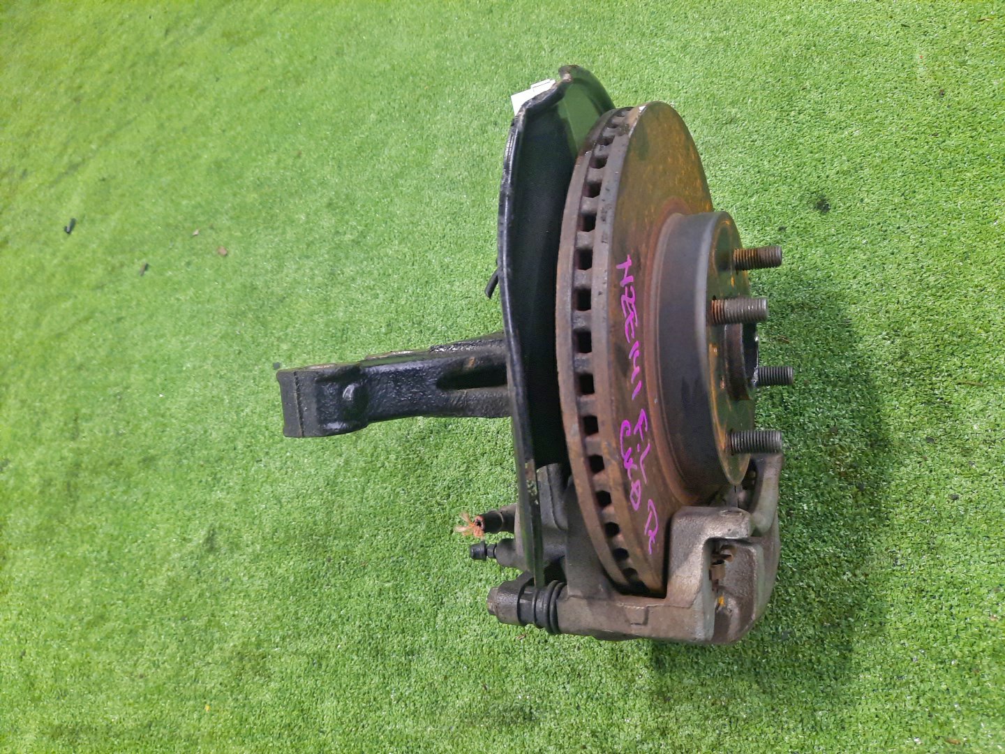 Ступица левая передняя TOYOTA AXIO, COROLLA FIELDER, COROLLA  AXIO, FIELDER NZE141, ZRE142, ZRE142G, NZE141G 1NZ-FE, 2ZR-FAE, 2ZR-FE 3 ракурс