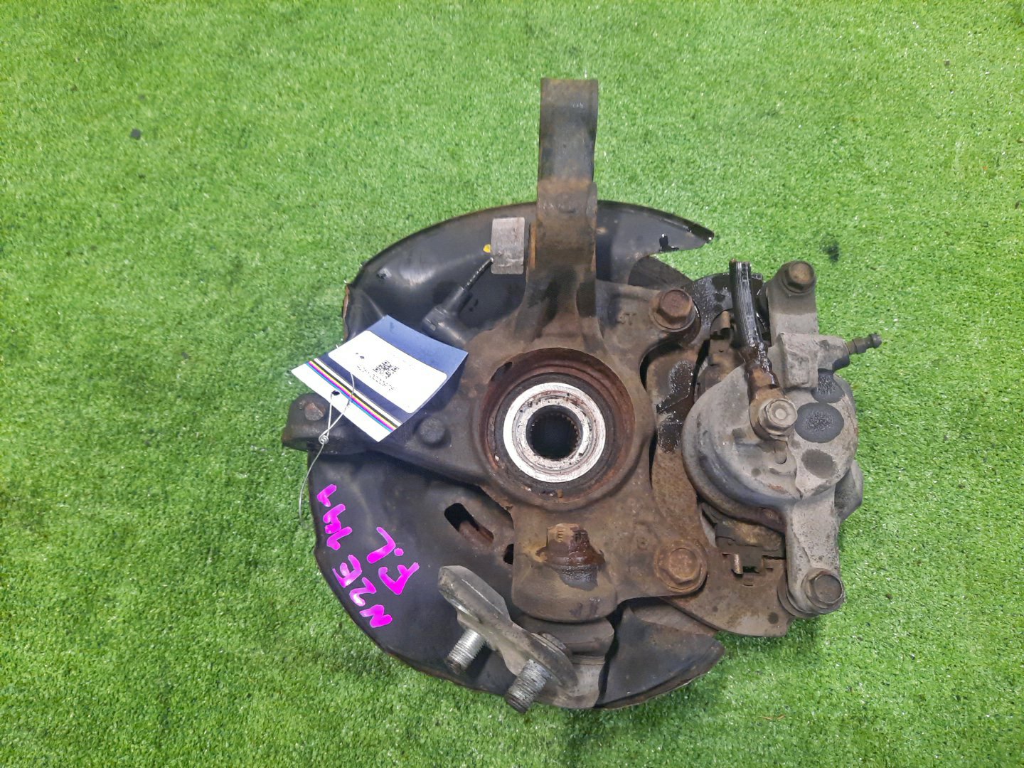 Ступица левая передняя TOYOTA AXIO, COROLLA FIELDER, COROLLA  AXIO, FIELDER NZE141, ZRE142, ZRE142G, NZE141G 1NZ-FE, 2ZR-FAE, 2ZR-FE 2 ракурс