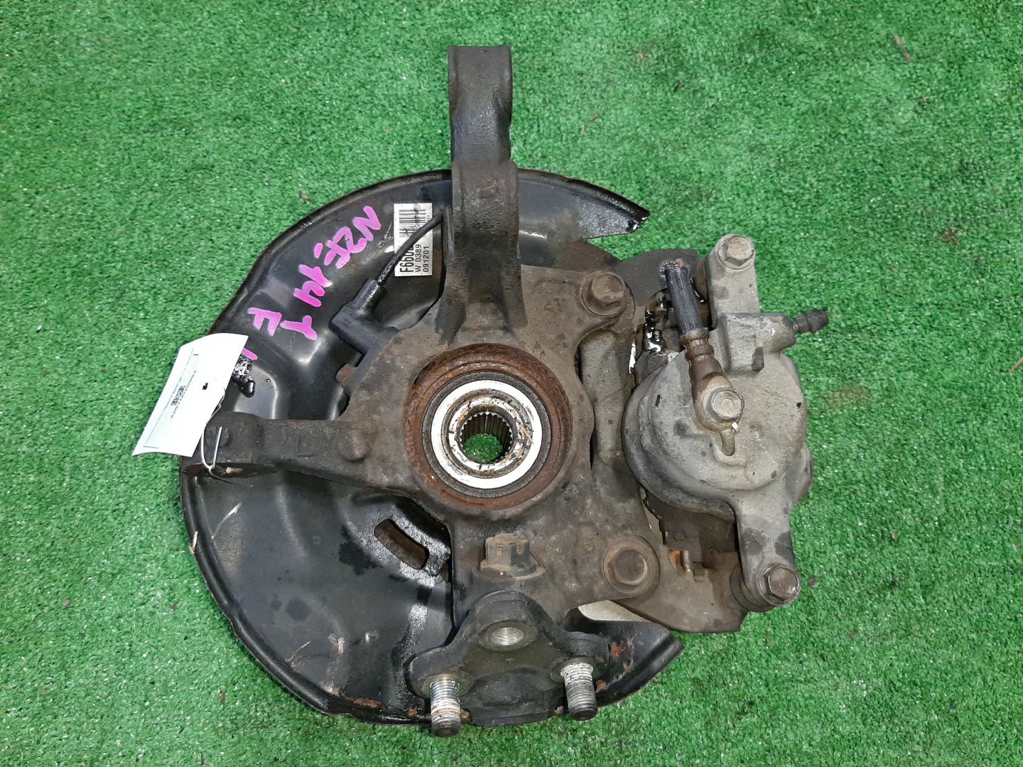 Ступица левая передняя TOYOTA AXIO, COROLLA FIELDER, COROLLA  AXIO, FIELDER NZE141, ZRE142, ZRE142G, NZE141G 1NZ-FE, 2ZR-FAE, 2ZR-FE 2 ракурс