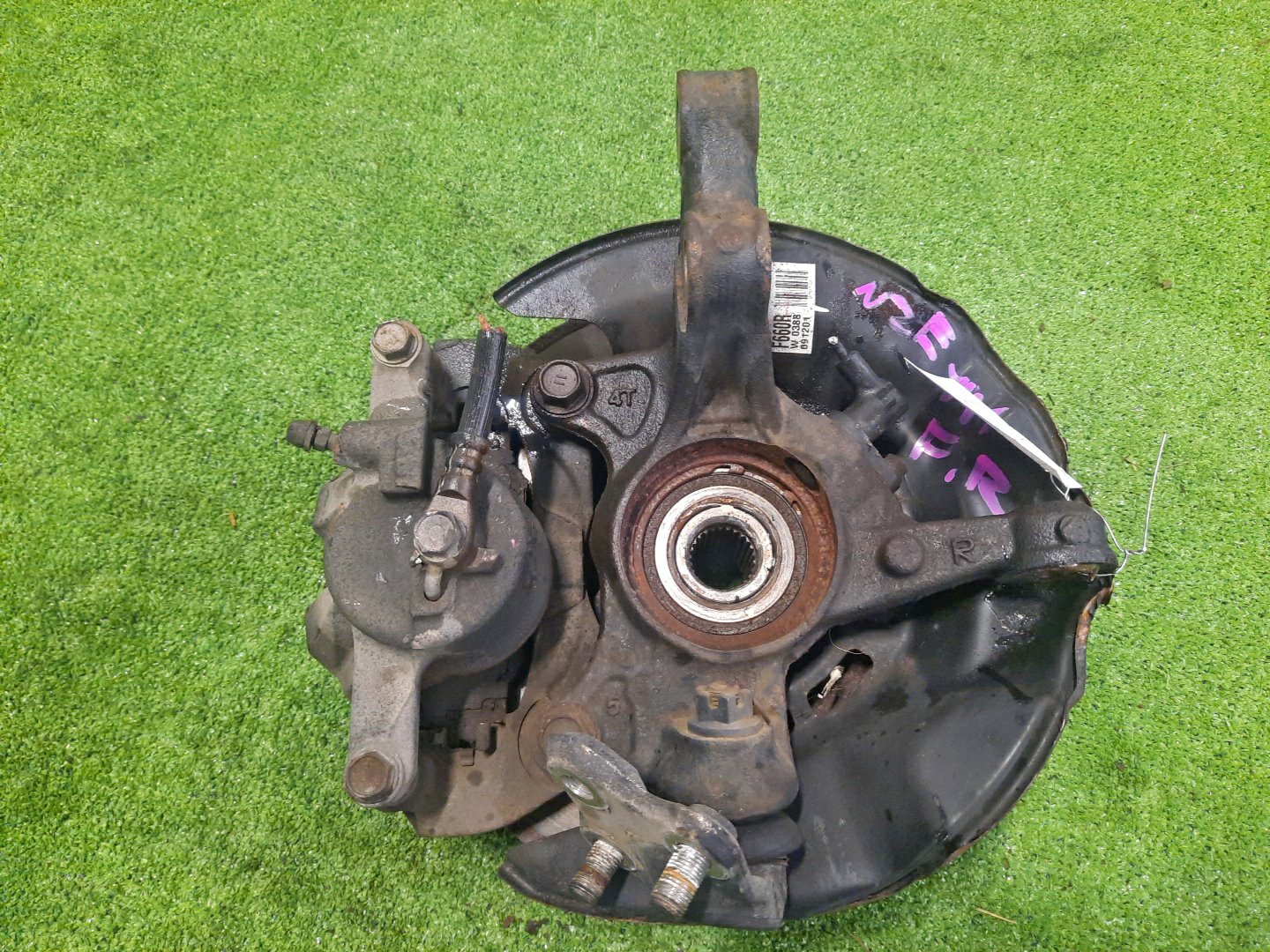 Ступица правая передняя TOYOTA AXIO, COROLLA FIELDER, COROLLA  AXIO, FIELDER NZE141, ZRE142, ZRE142G, NZE141G 1NZ-FE, 2ZR-FAE, 2ZR-FE 2 ракурс