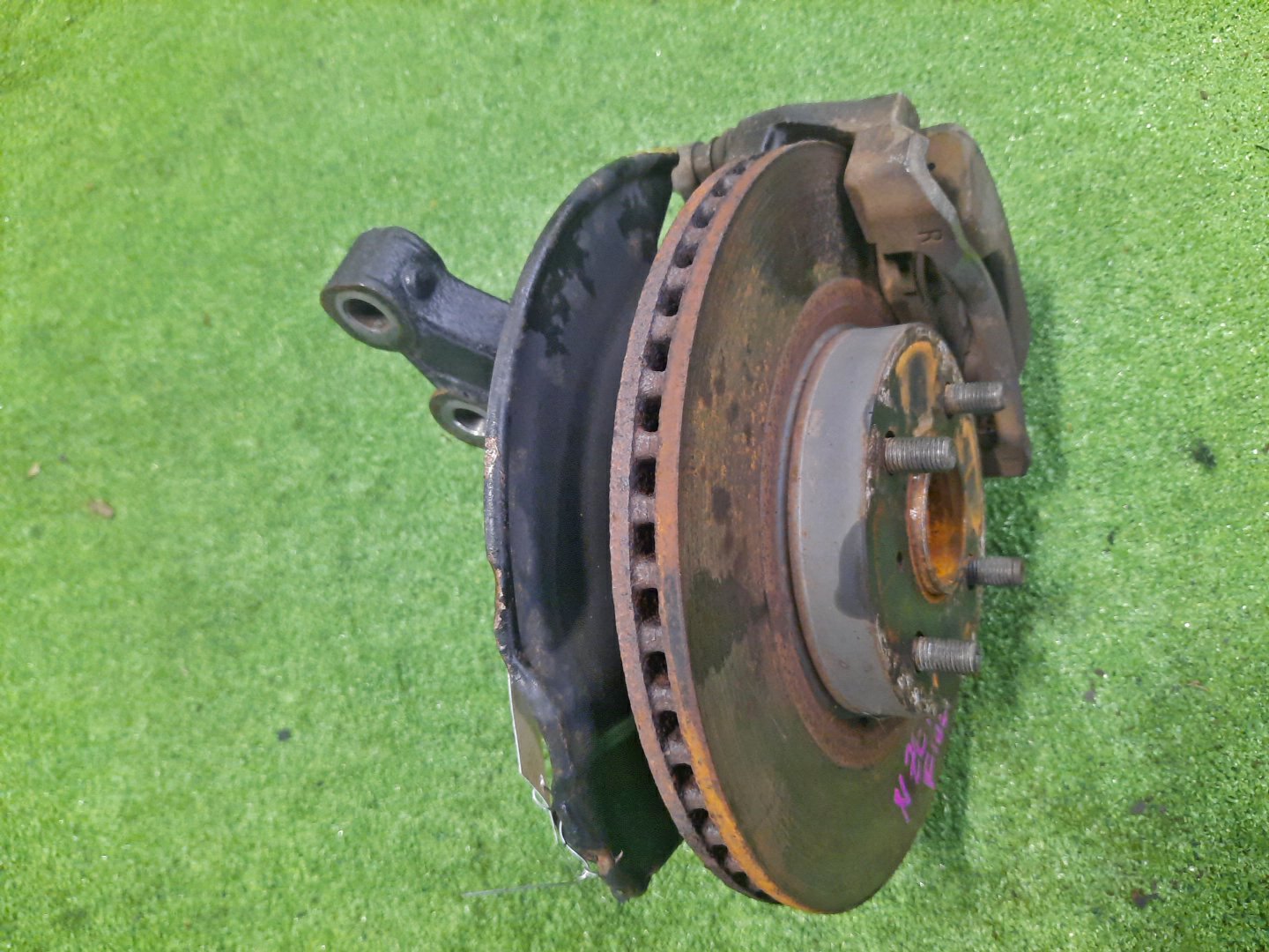 Ступица правая передняя TOYOTA AXIO, COROLLA FIELDER, COROLLA  AXIO, FIELDER NZE141, ZRE142, ZRE142G, NZE141G 1NZ-FE, 2ZR-FAE, 2ZR-FE 3 ракурс
