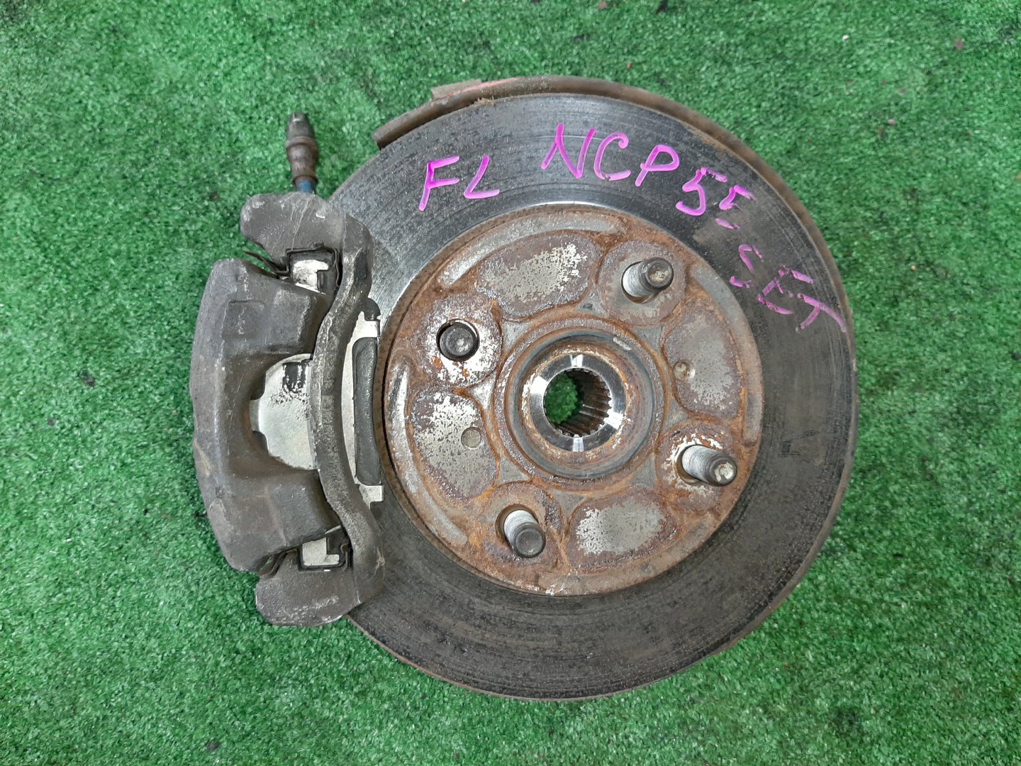 Ступица левая передняя TOYOTA PROBOX NCP55V, NCP59G 1NZ-FE 1 ракурс Ступица левая передняя TOYOTA PROBOX NCP55V, NCP59G 1NZ-FE 1 ракурс