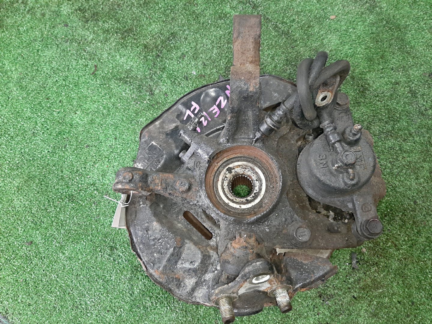 Ступица левая передняя TOYOTA COROLLA, COROLLA FIELDER, ALLEX, COROLLA RUNX NZE121 1NZ-FE 2 ракурс