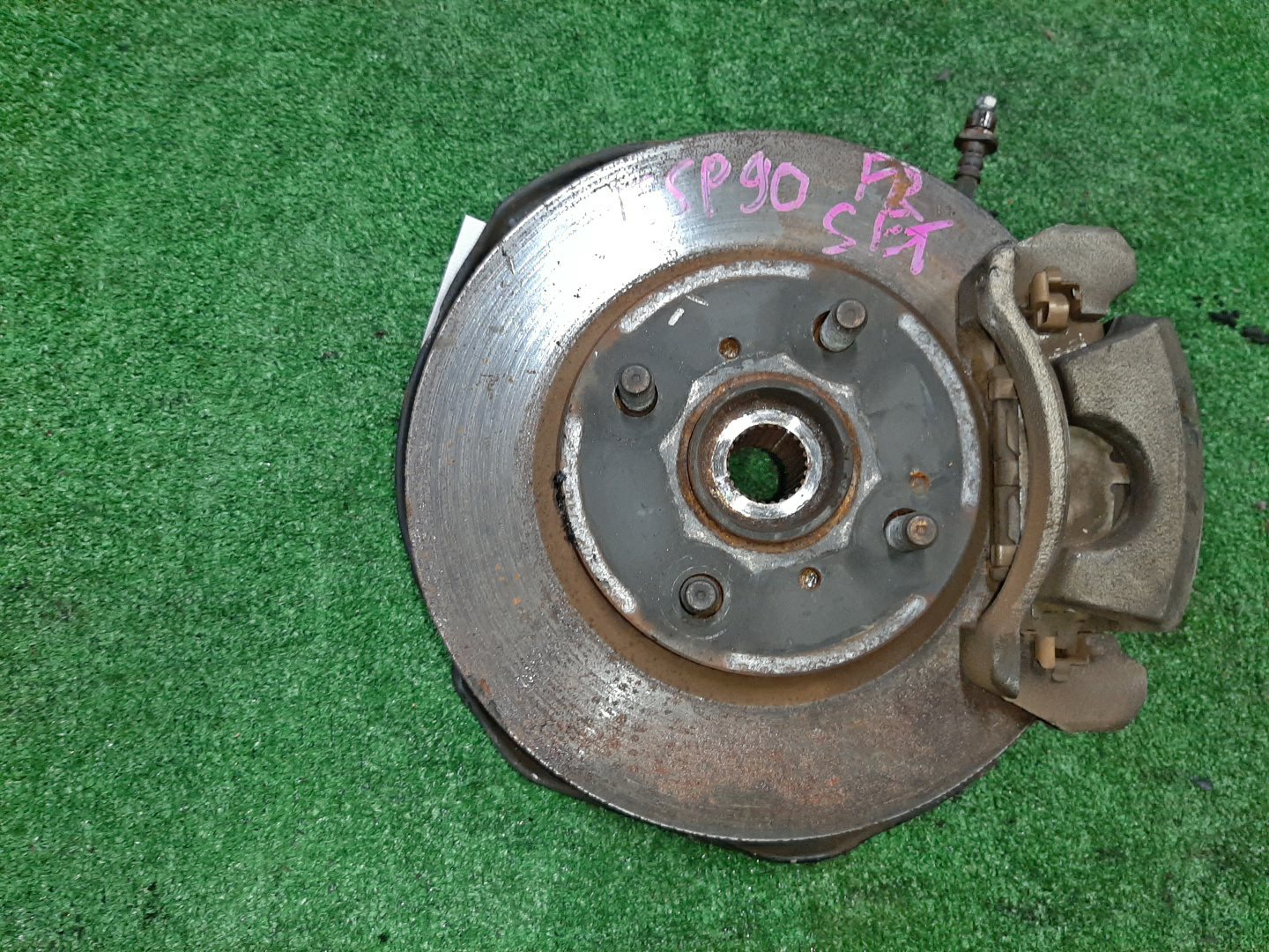 Ступица правая передняя  TOYOTA VITZ KSP90 1KR-FE 1 ракурс