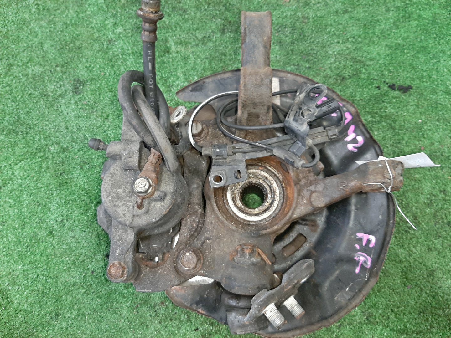 Ступица правая передняя TOYOTA AXIO, COROLLA FIELDER, COROLLA  AXIO, FIELDER NZE141, ZRE142, ZRE142G, NZE141G 1NZ-FE, 2ZR-FAE, 2ZR-FE 2 ракурс