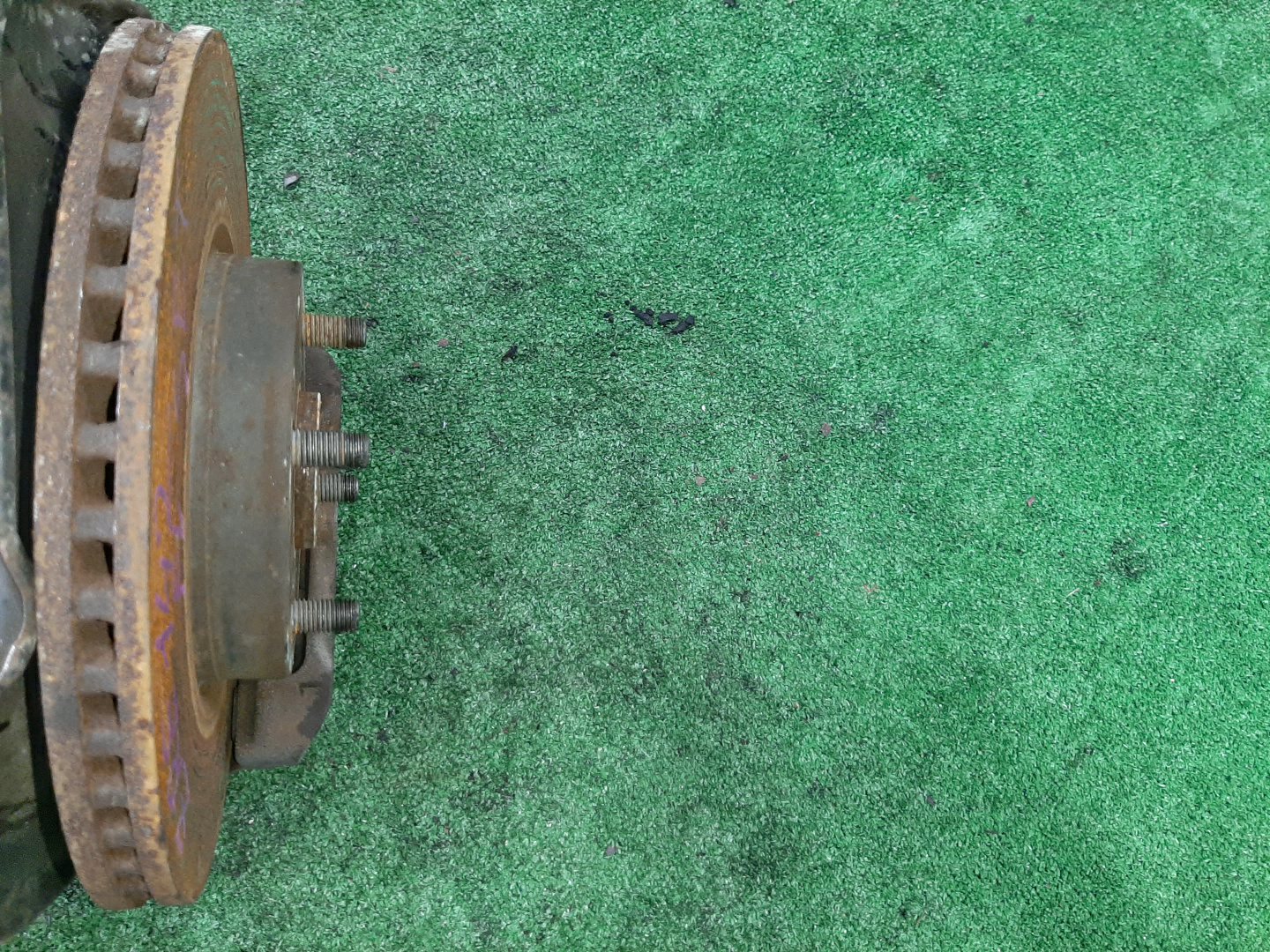 Ступица левая передняя TOYOTA AXIO, COROLLA FIELDER, COROLLA  AXIO, FIELDER NZE141, ZRE142, ZRE142G, NZE141G 1NZ-FE, 2ZR-FAE, 2ZR-FE 3 ракурс