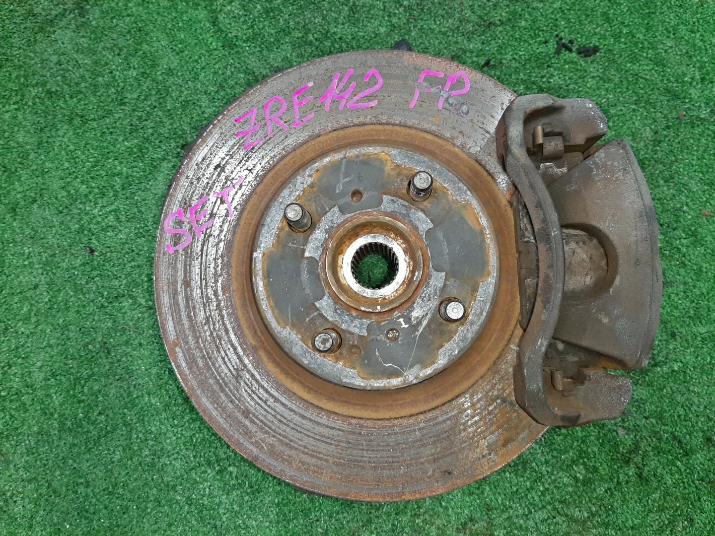 Ступица правая передняя TOYOTA AXIO, COROLLA FIELDER, COROLLA  AXIO, FIELDER NZE141, ZRE142, ZRE142G, NZE141G 1NZ-FE, 2ZR-FAE, 2ZR-FE 1 ракурс