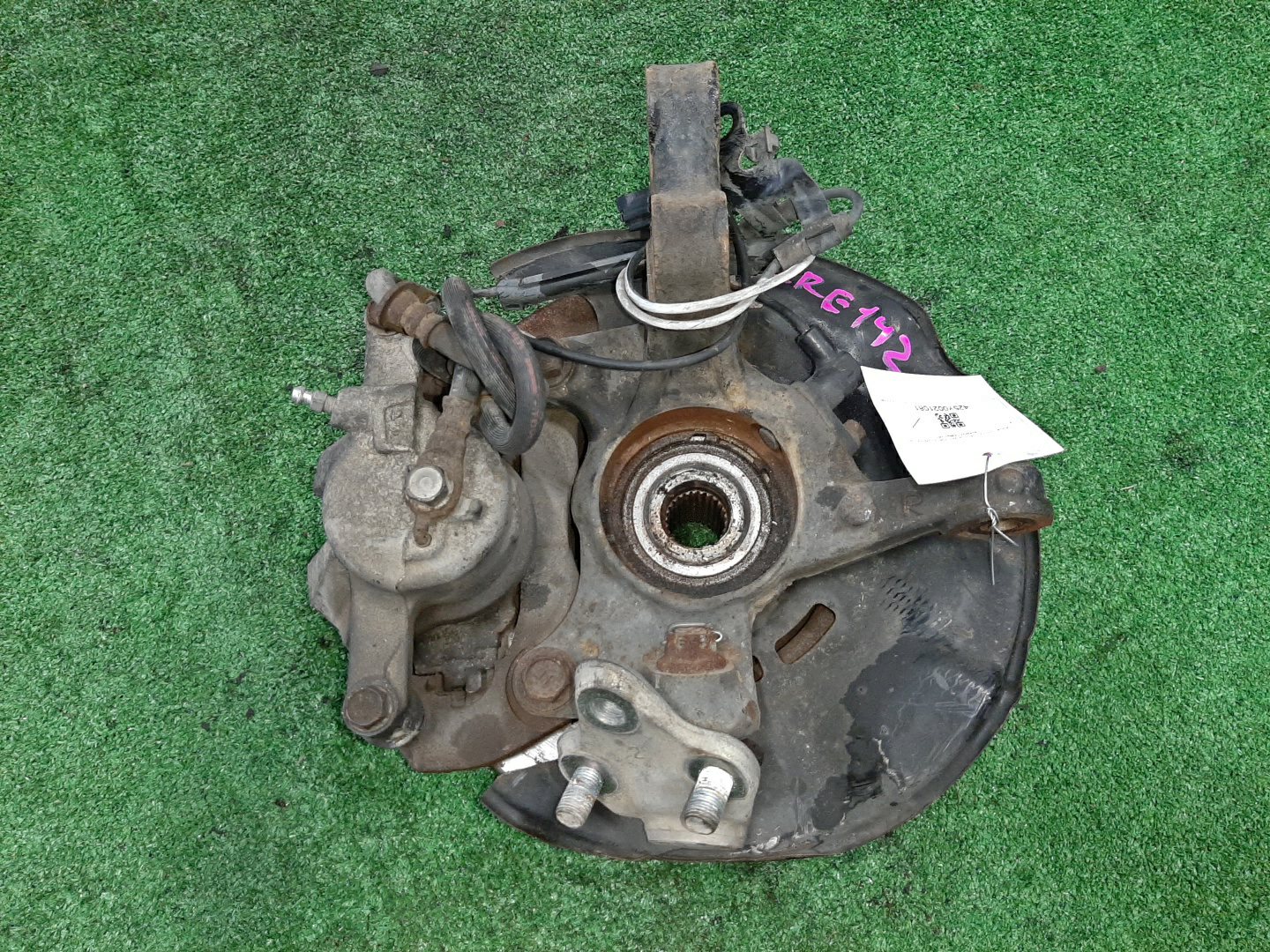 Ступица правая передняя TOYOTA AXIO, COROLLA FIELDER, COROLLA  AXIO, FIELDER NZE141, ZRE142, ZRE142G, NZE141G 1NZ-FE, 2ZR-FAE, 2ZR-FE 2 ракурс