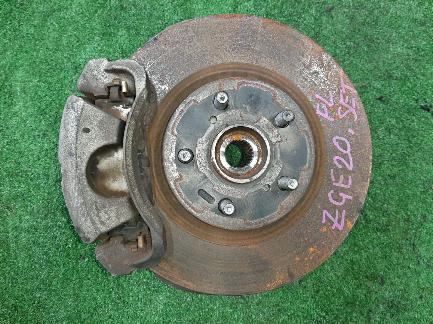 Ступица левая передняя TOYOTA WISH ZGE20W, ZGE20G, ZGE21G, ZGE22W 2ZR-FAE, 3ZR-FAE 1 ракурс