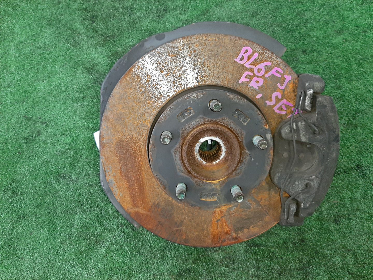 Ступица правая передняя  MAZDA AXELA, MAZDA 3, 3 BL6FJ, BLEFW, BL5FP, BLEAP, BLEFP, BLFFP, BL3FW, BL5FW, BLEAW, BLFFW, BL Z6 1 ракурс