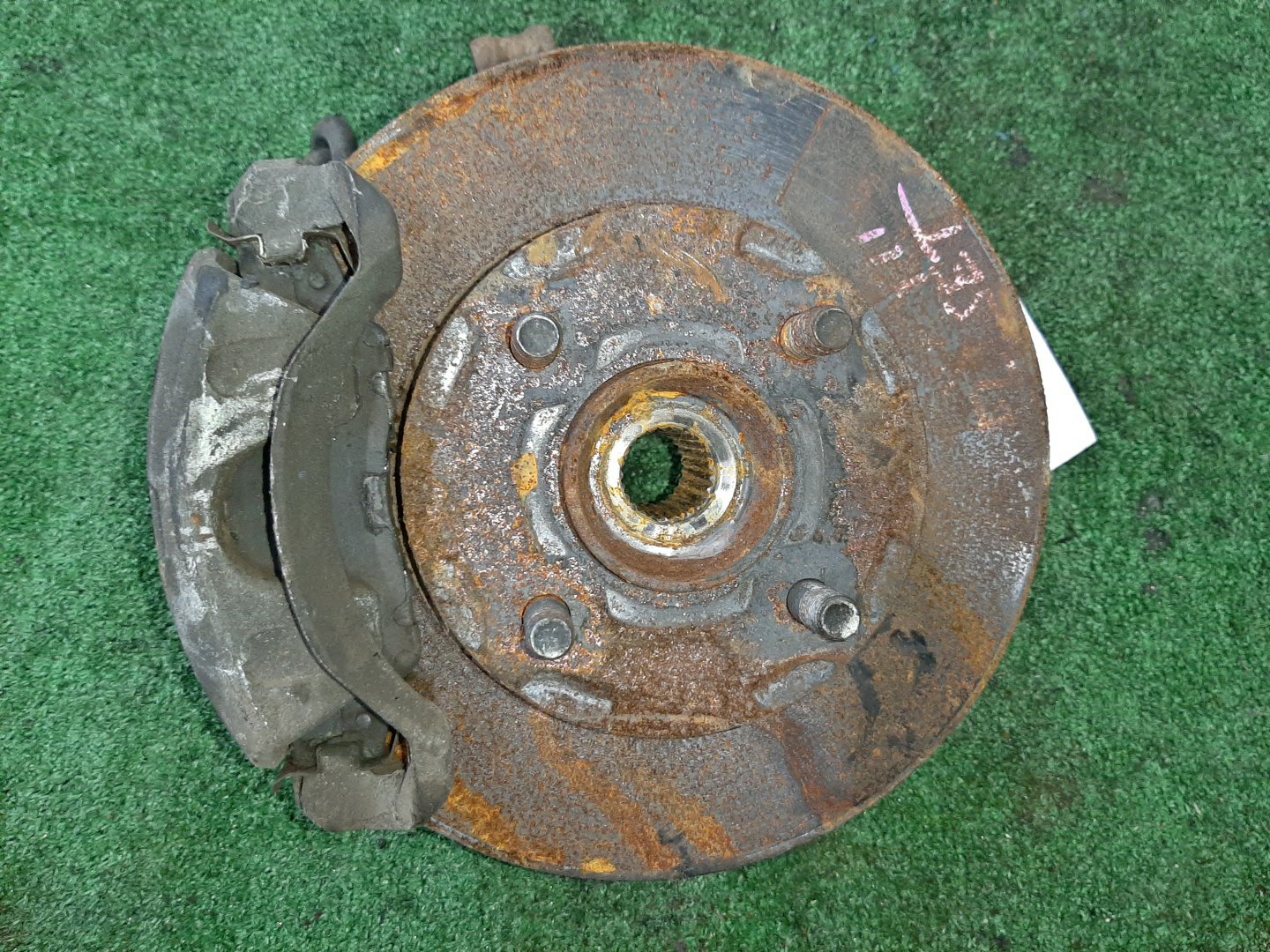 Ступица левая передняя NISSAN AD Y11 QG13DE, QG15DE 1 ракурс