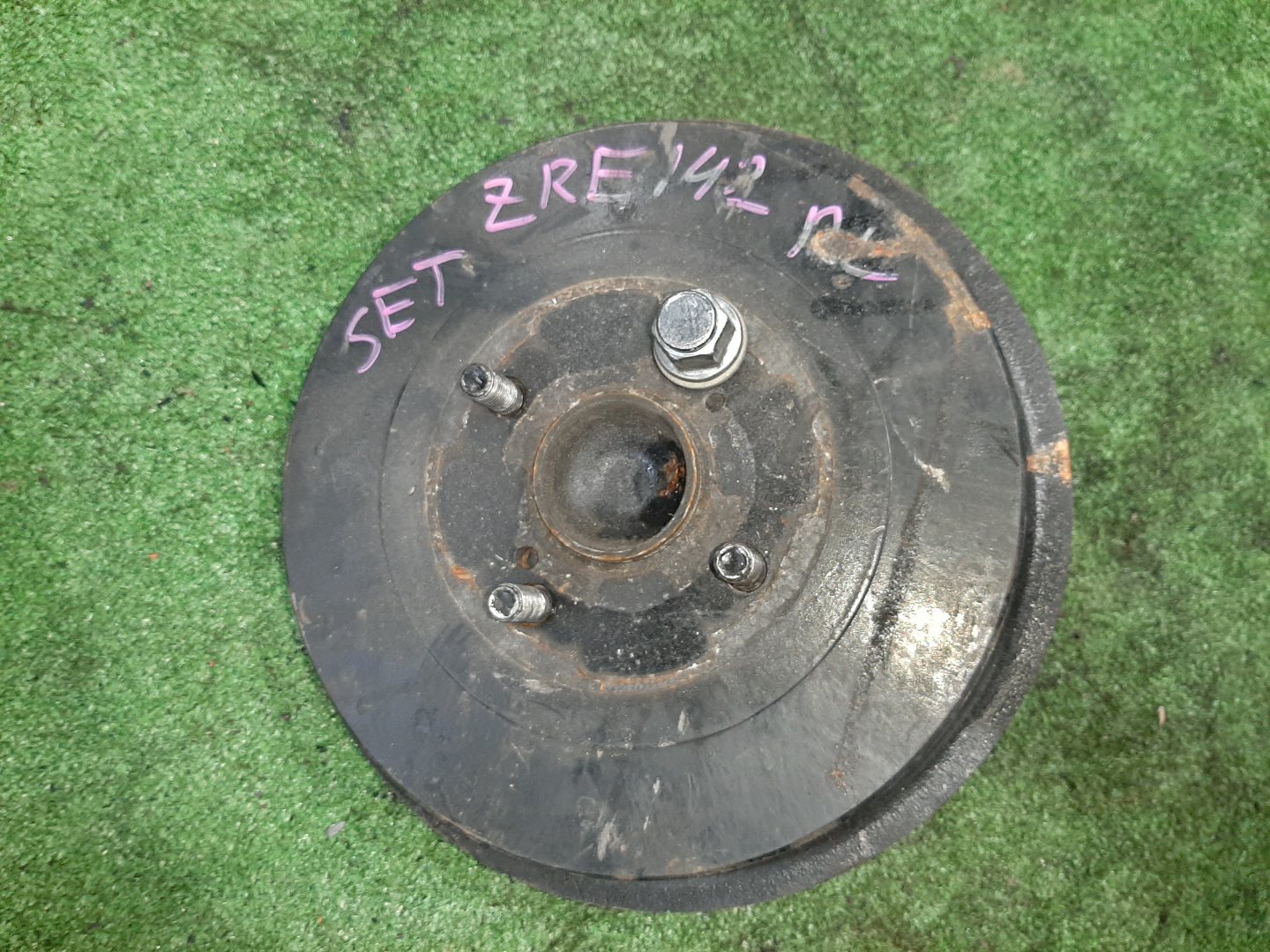 Ступица левая задняя TOYOTA AXIO, COROLLA FIELDER, COROLLA  AXIO, FIELDER NZE141, ZRE142, ZRE142G, NZE141G 1NZ-FE, 2ZR-FAE, 2ZR-FE 1 ракурс