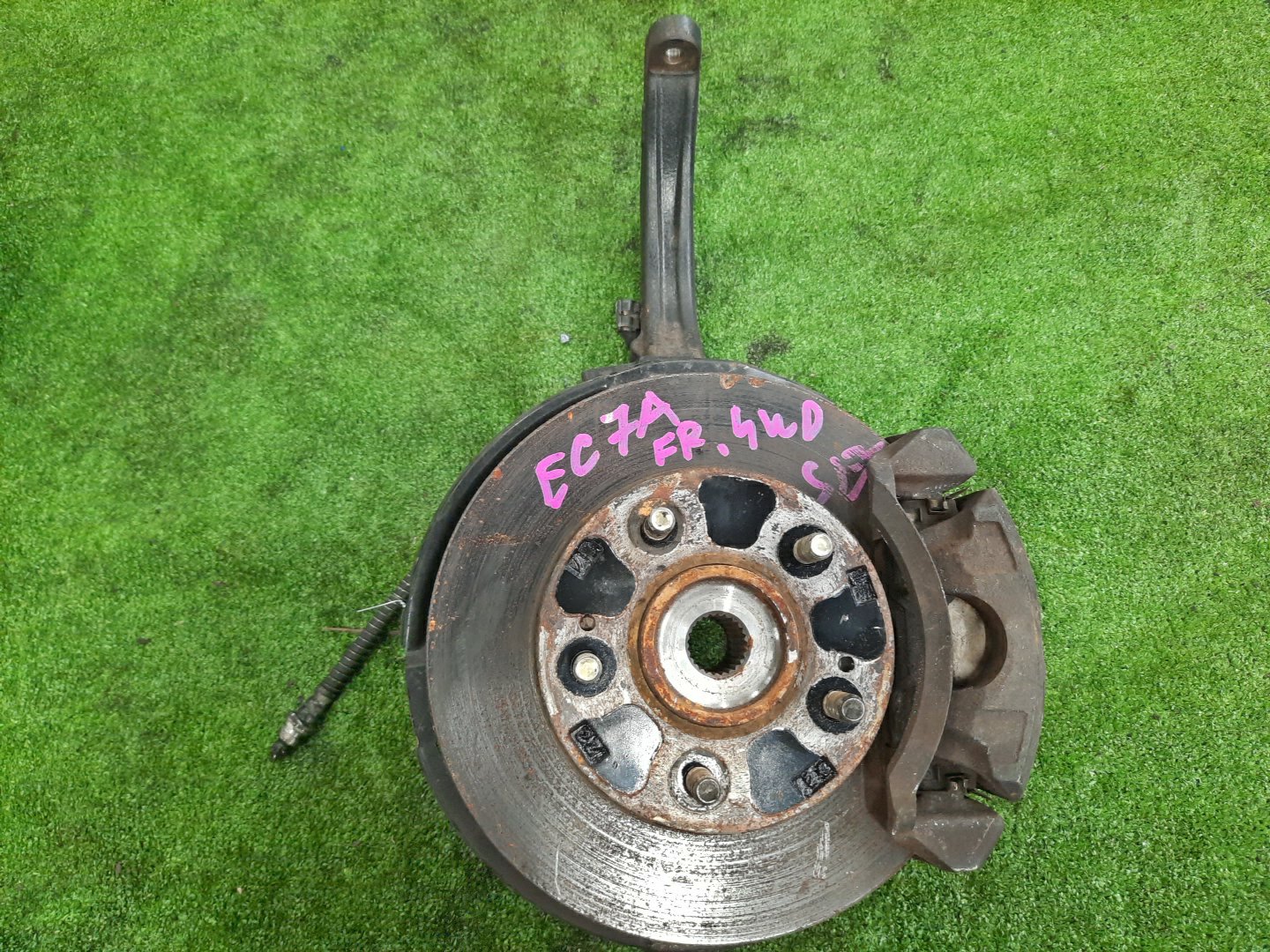 Ступица правая передняя MITSUBISHI GALANT, LEGNUM EA1A, EA7A, EC1A, EC7A, EA3A, EC1W, EA1W, EA3W, EA4W, EC3W, EC4W, EC7W, EA7W 4G93, 4G94, 4G64, 6A12 1 ракурс
