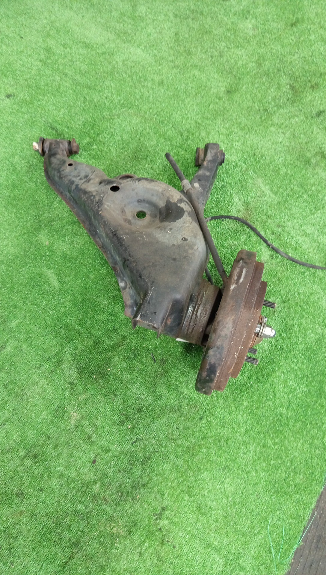 Ступица левая задняя MITSUBISHI CHARIOT GRANDIS, RVR N84W, N61W, N64WG 4G64, 4G93 4 ракурс