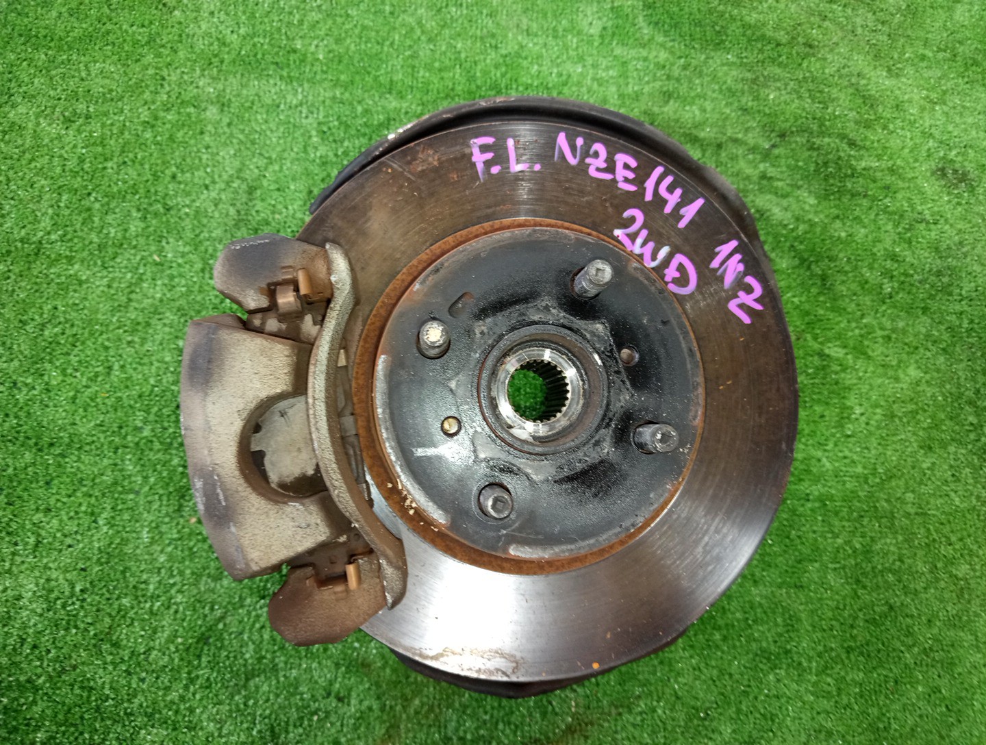 Ступица левая передняя TOYOTA AXIO, COROLLA FIELDER, COROLLA  AXIO, FIELDER NZE141, ZRE142, ZRE142G, NZE141G 1NZ-FE, 2ZR-FAE, 2ZR-FE 1 ракурс