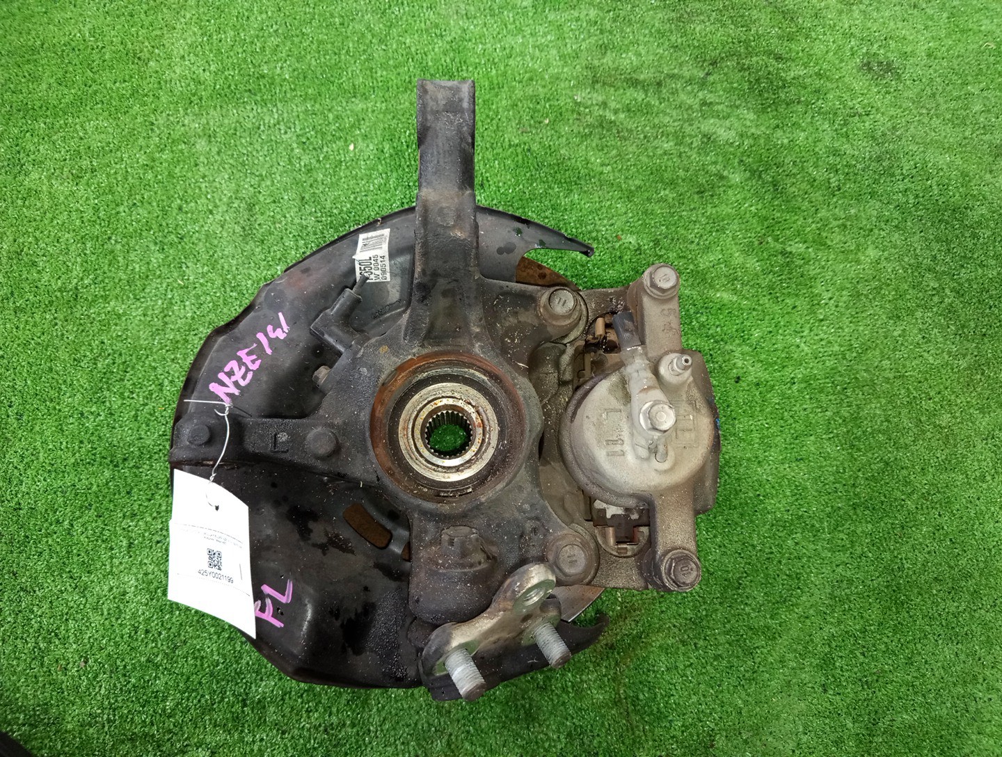 Ступица левая передняя TOYOTA AXIO, COROLLA FIELDER, COROLLA  AXIO, FIELDER NZE141, ZRE142, ZRE142G, NZE141G 1NZ-FE, 2ZR-FAE, 2ZR-FE 2 ракурс