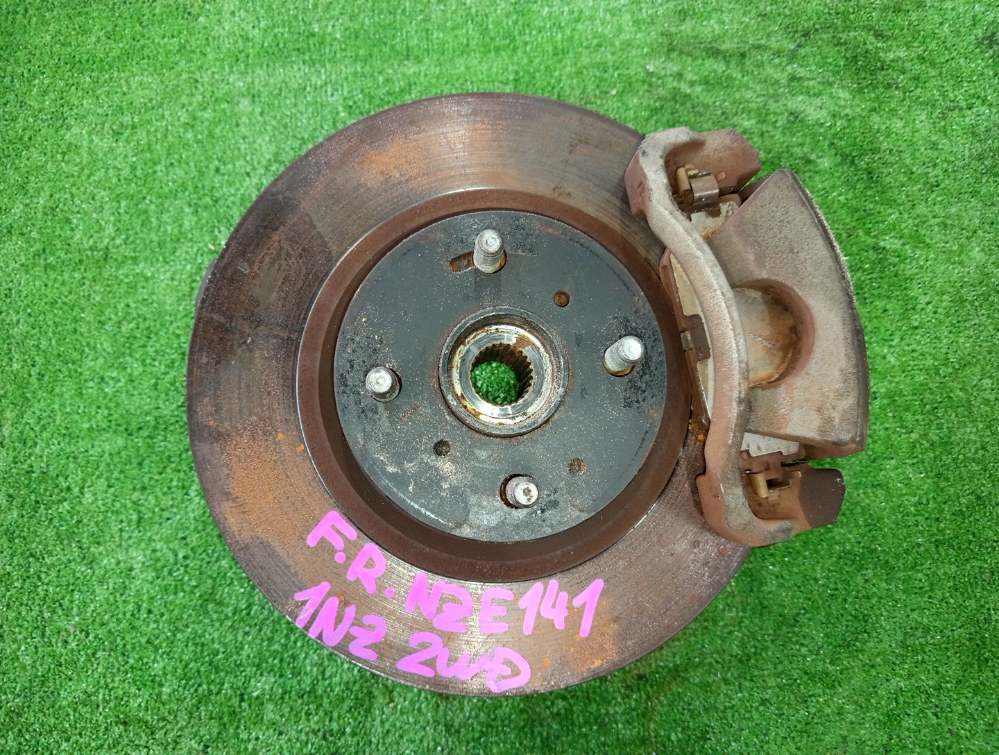 Ступица правая передняя TOYOTA AXIO, COROLLA FIELDER, COROLLA  AXIO, FIELDER NZE141, ZRE142, ZRE142G, NZE141G 1NZ-FE, 2ZR-FAE, 2ZR-FE 1 ракурс