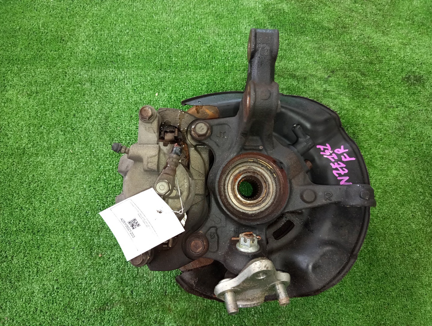 Ступица правая передняя TOYOTA AXIO, COROLLA FIELDER, COROLLA  AXIO, FIELDER NZE141, ZRE142, ZRE142G, NZE141G 1NZ-FE, 2ZR-FAE, 2ZR-FE 2 ракурс