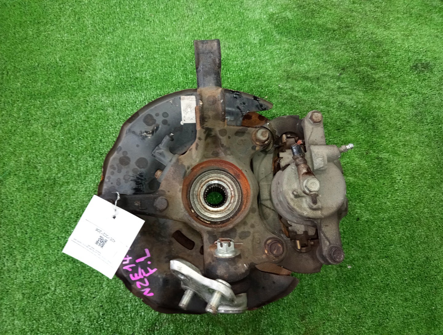 Ступица левая передняя TOYOTA AXIO, COROLLA FIELDER, COROLLA  AXIO, FIELDER NZE141, ZRE142, ZRE142G, NZE141G 1NZ-FE, 2ZR-FAE, 2ZR-FE 2 ракурс