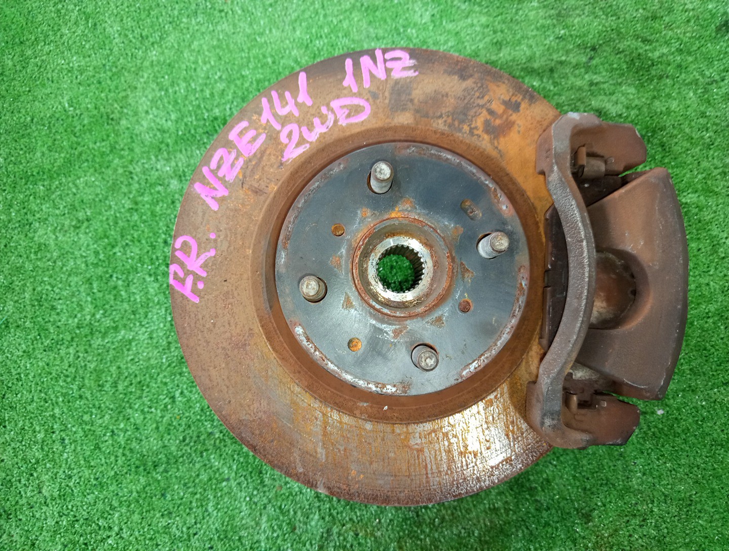 Ступица правая передняя TOYOTA AXIO, COROLLA FIELDER, COROLLA  AXIO, FIELDER NZE141, ZRE142, ZRE142G, NZE141G 1NZ-FE, 2ZR-FAE, 2ZR-FE 1 ракурс