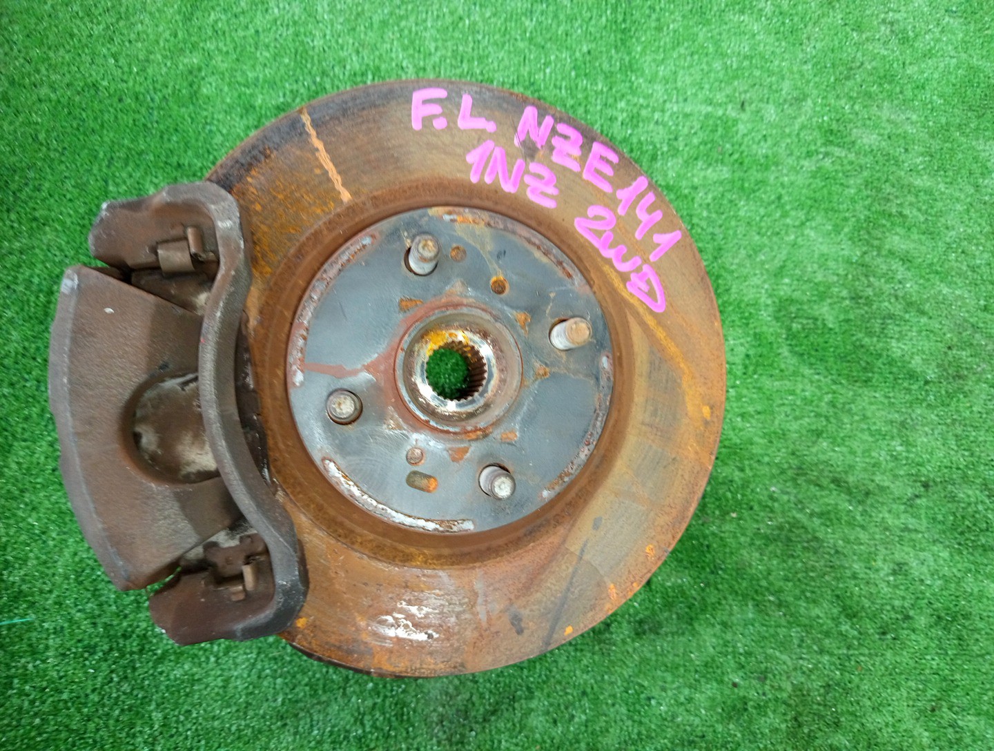 Ступица левая передняя TOYOTA AXIO, COROLLA FIELDER, COROLLA  AXIO, FIELDER NZE141, ZRE142, ZRE142G, NZE141G 1NZ-FE, 2ZR-FAE, 2ZR-FE 1 ракурс